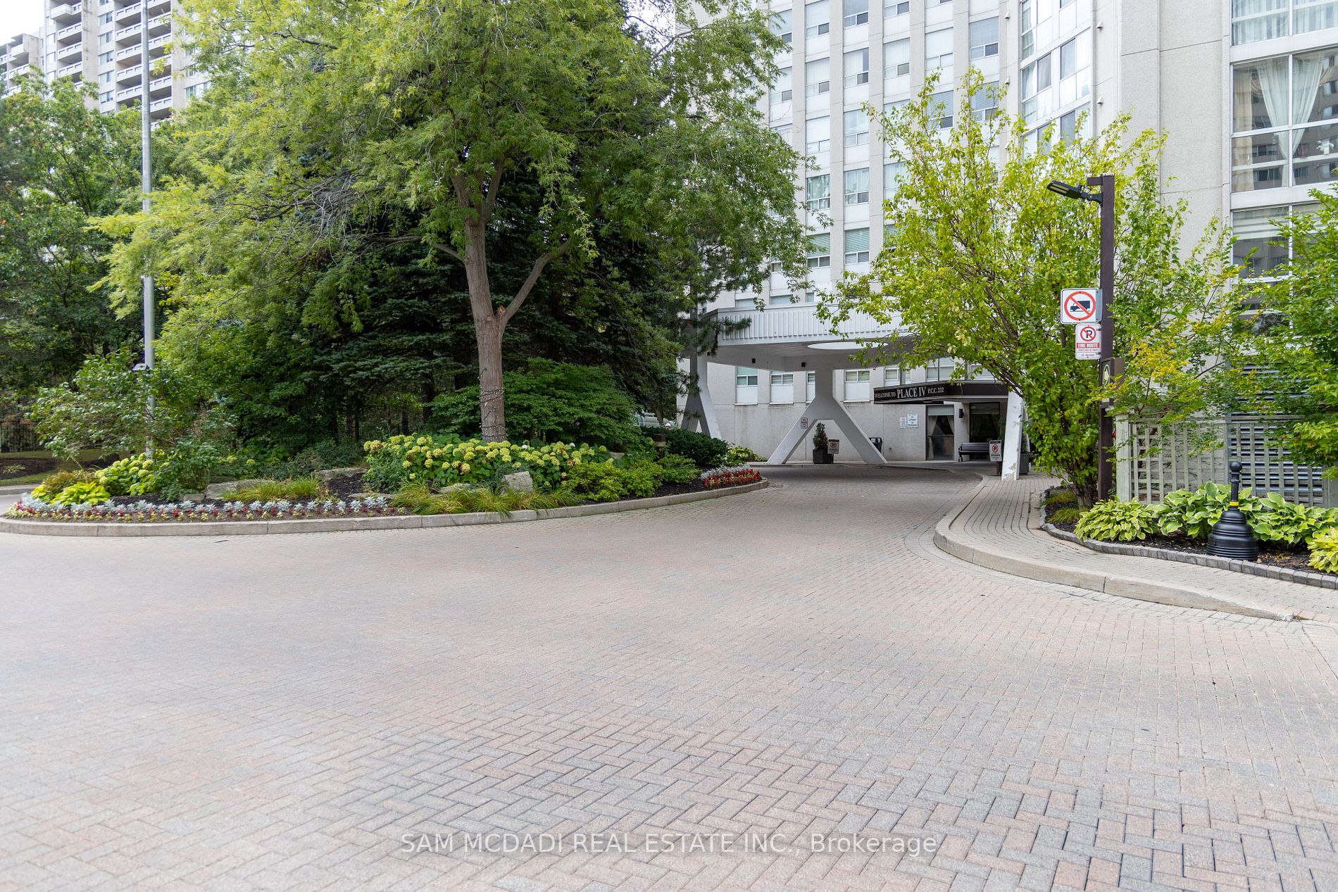 3650 Kaneff Cres, #2301