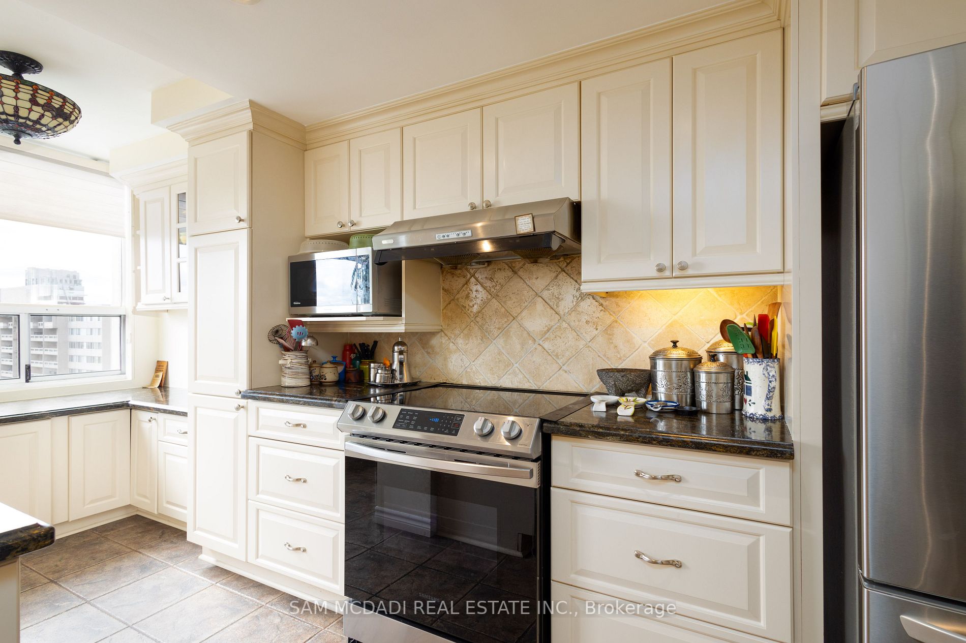 3650 Kaneff Cres, #2301