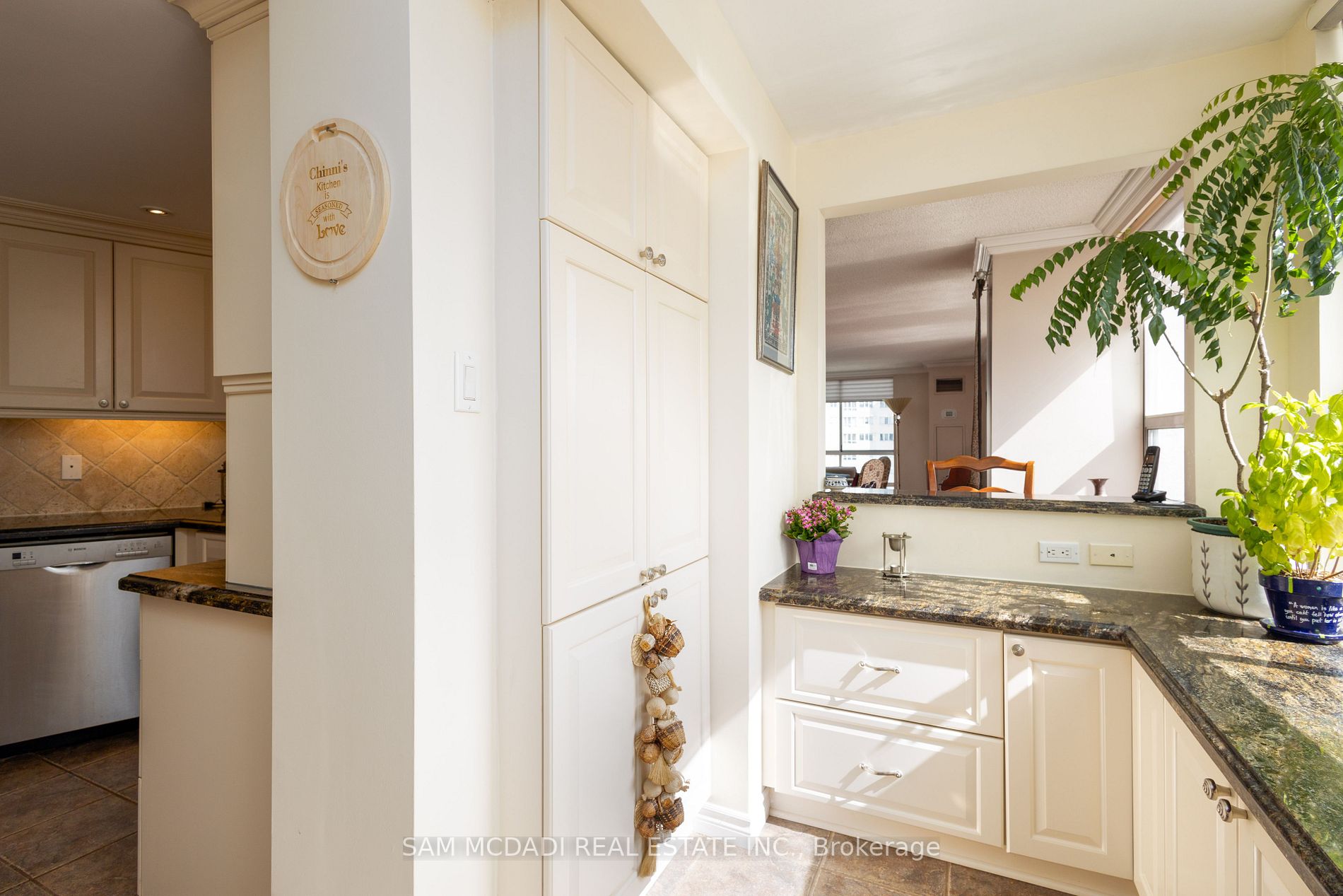 3650 Kaneff Cres, #2301
