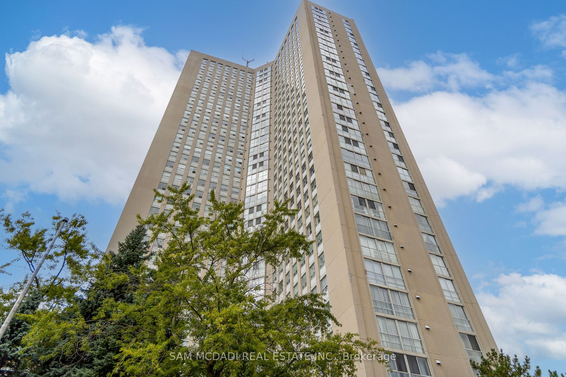 3650 Kaneff Cres, #2301