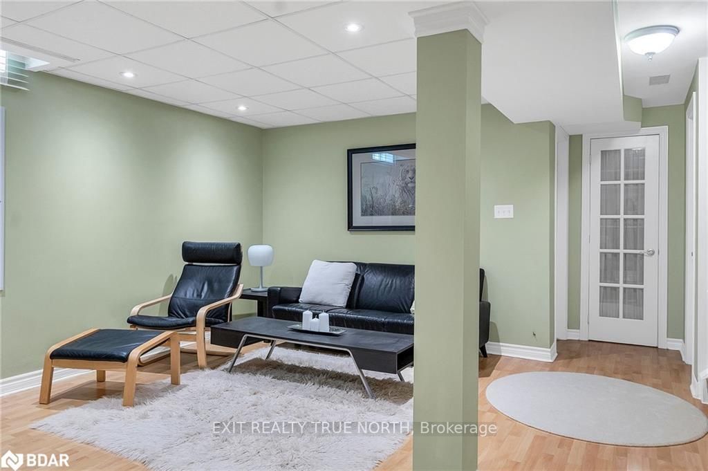 28 Fairbank Court