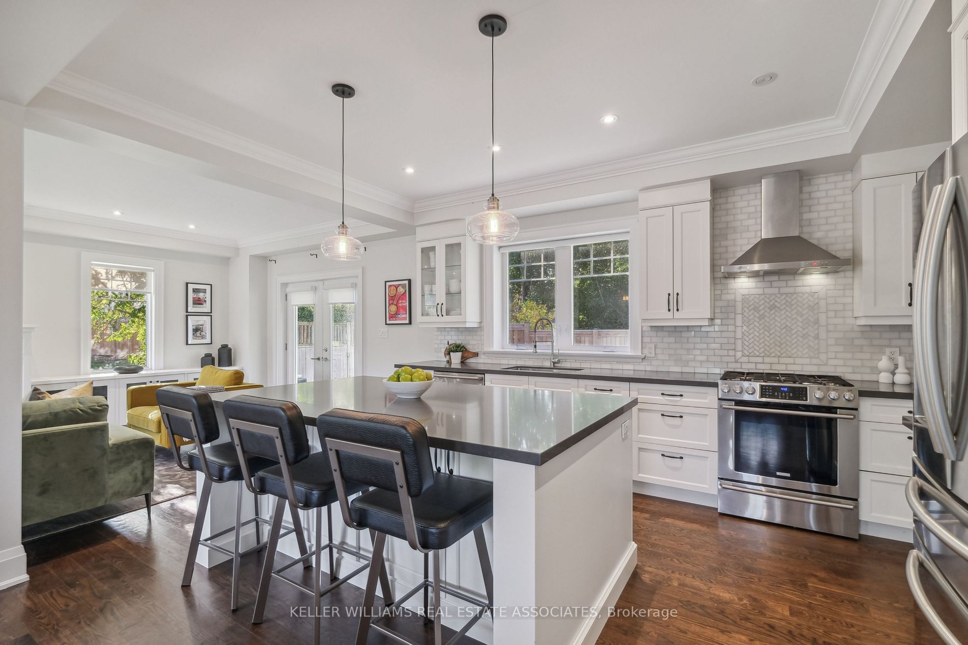28 Glen Crescent Dr