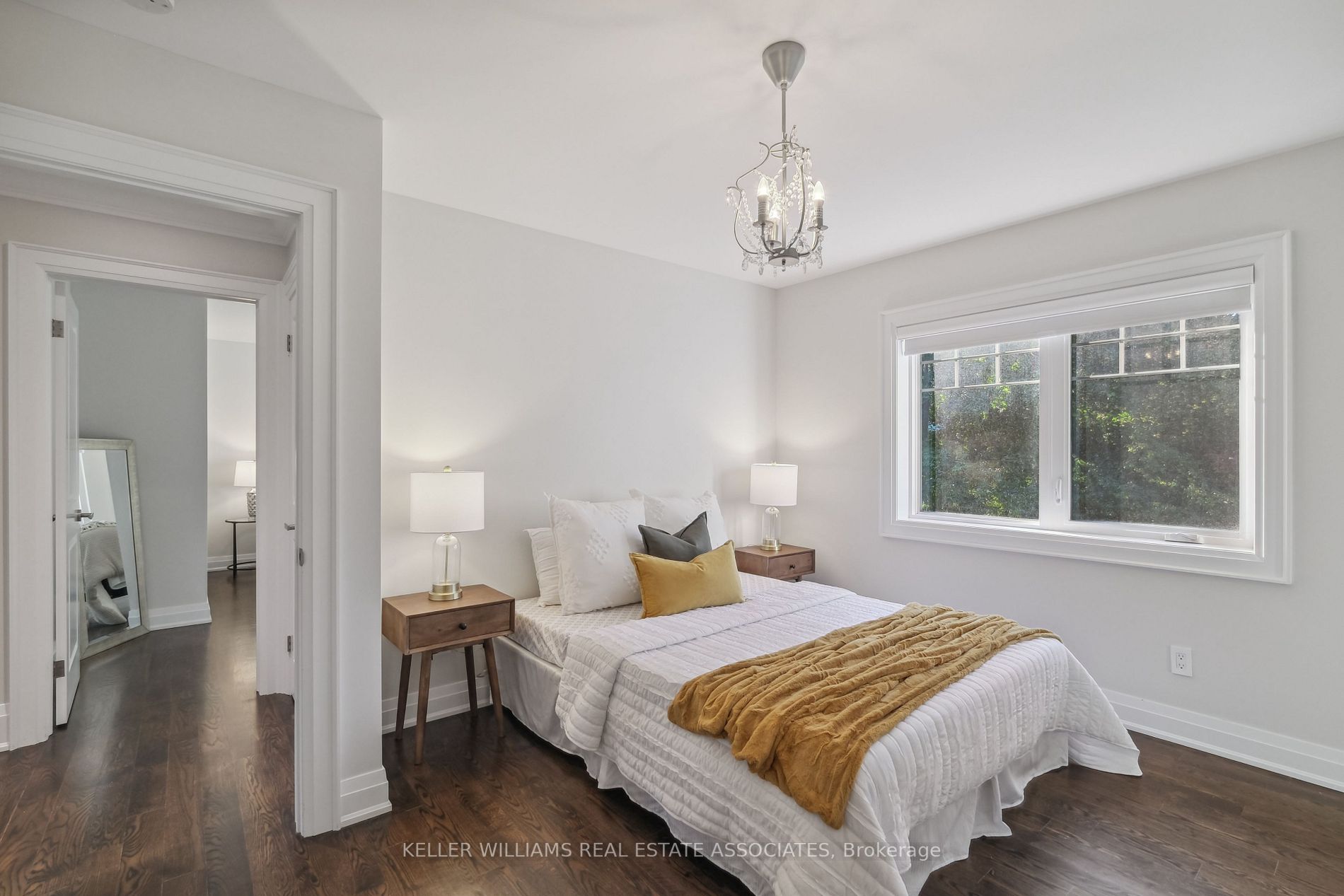 28 Glen Crescent Dr