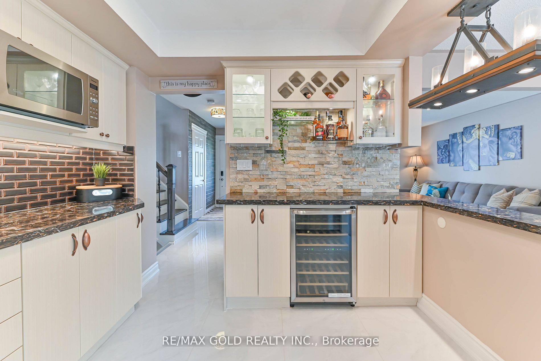 62 Geneva Cres