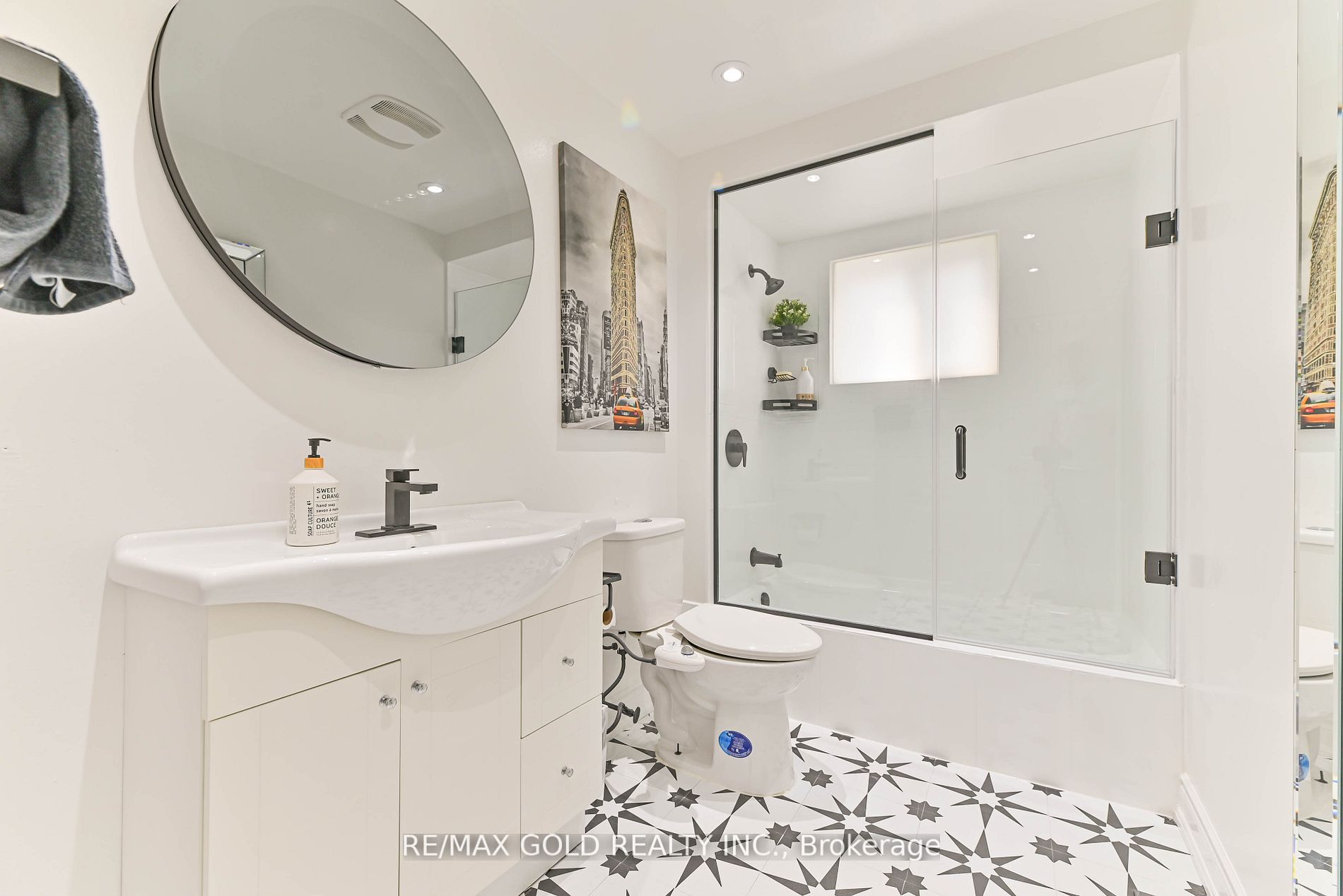 62 Geneva Cres