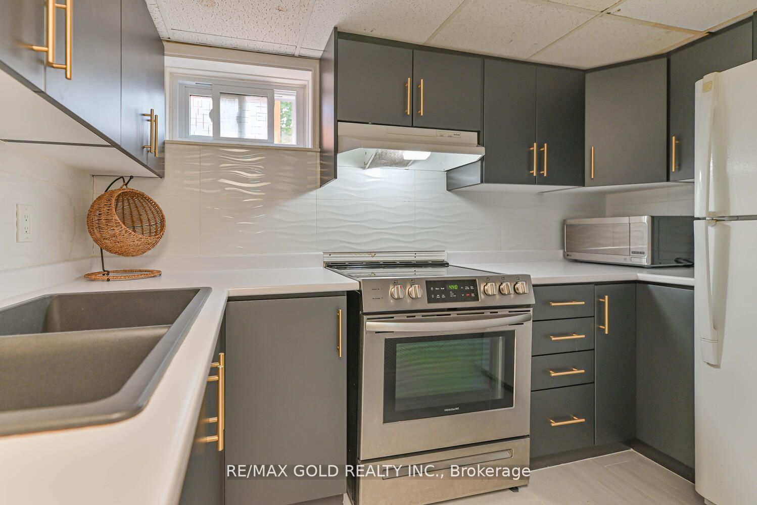 62 Geneva Cres