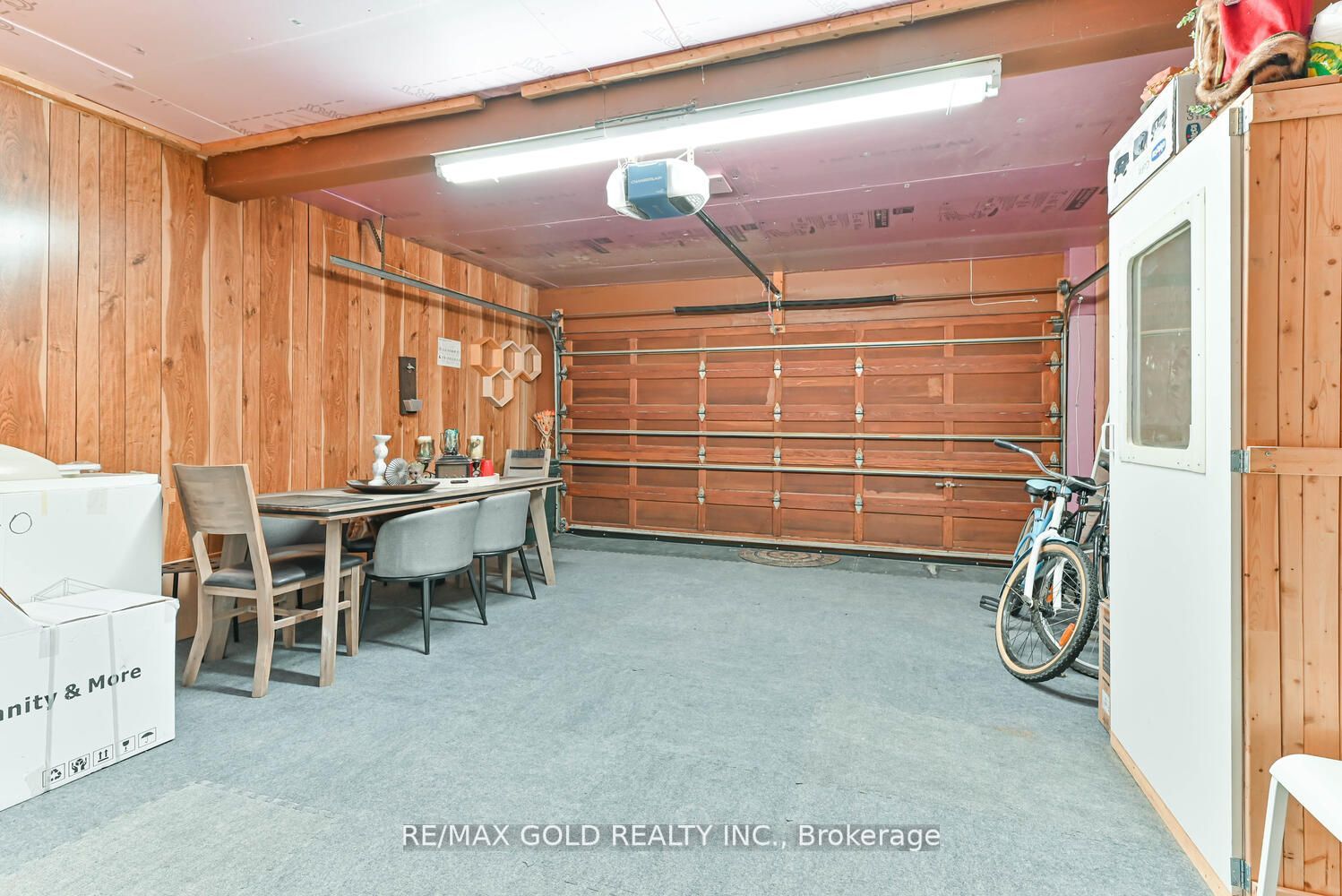 62 Geneva Cres