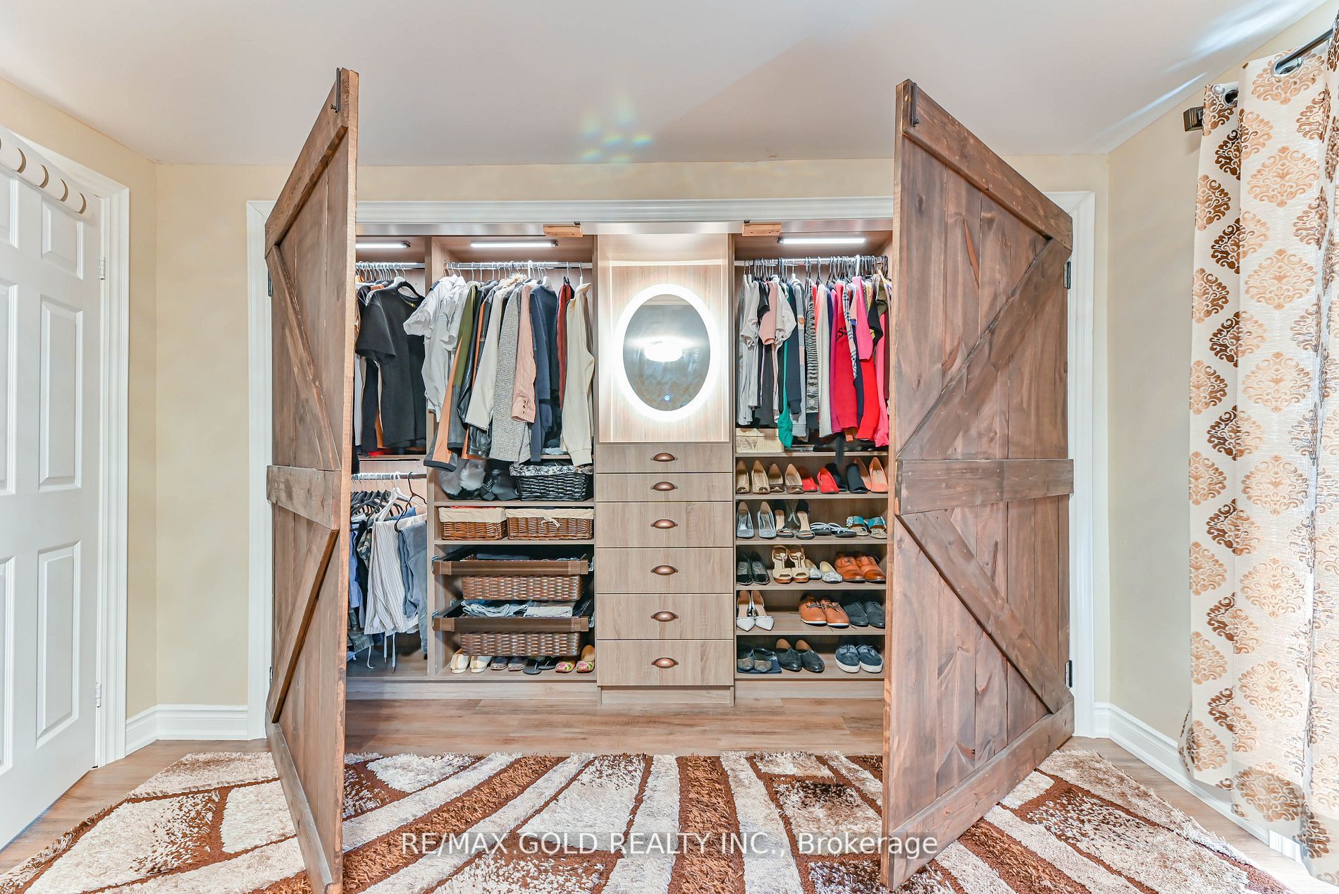 62 Geneva Cres