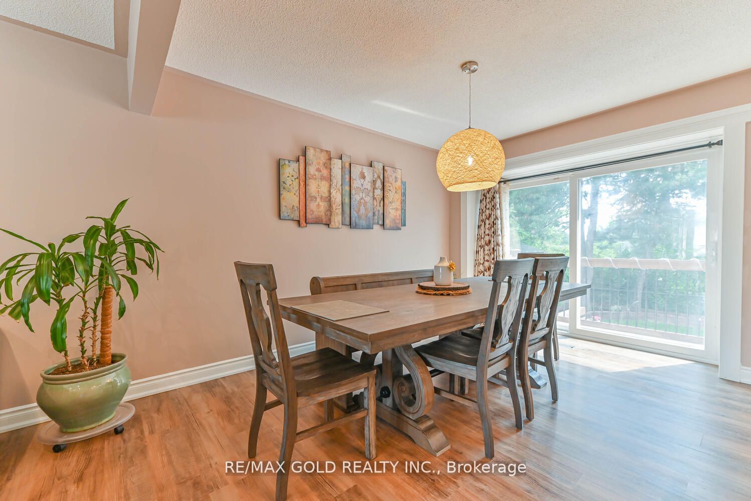 62 Geneva Cres