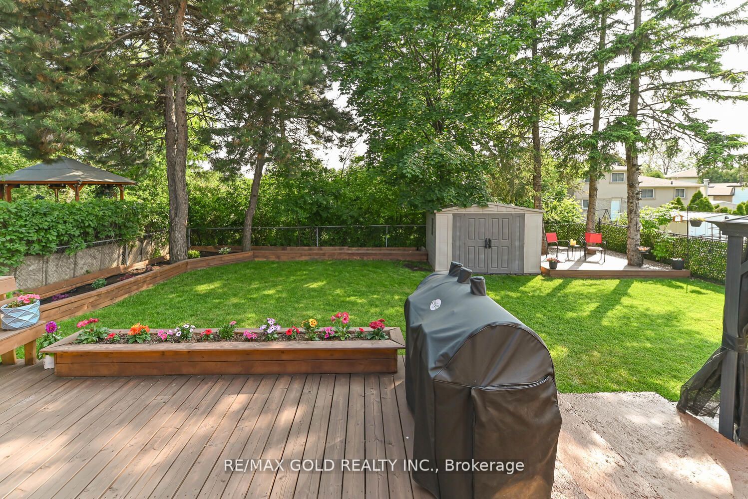 62 Geneva Cres