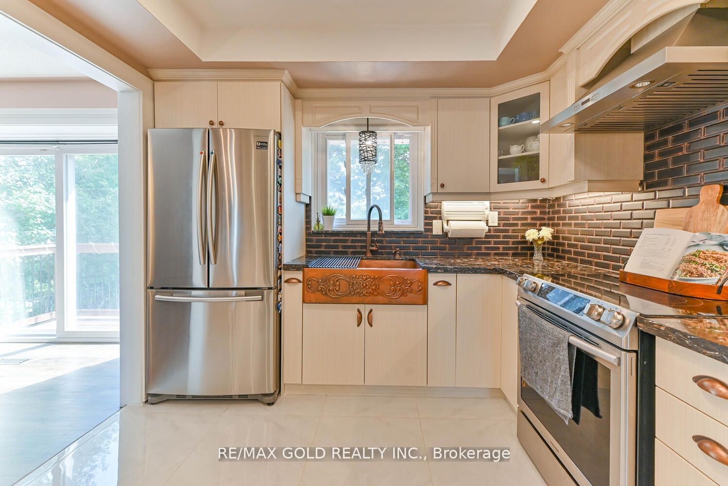 62 Geneva Cres