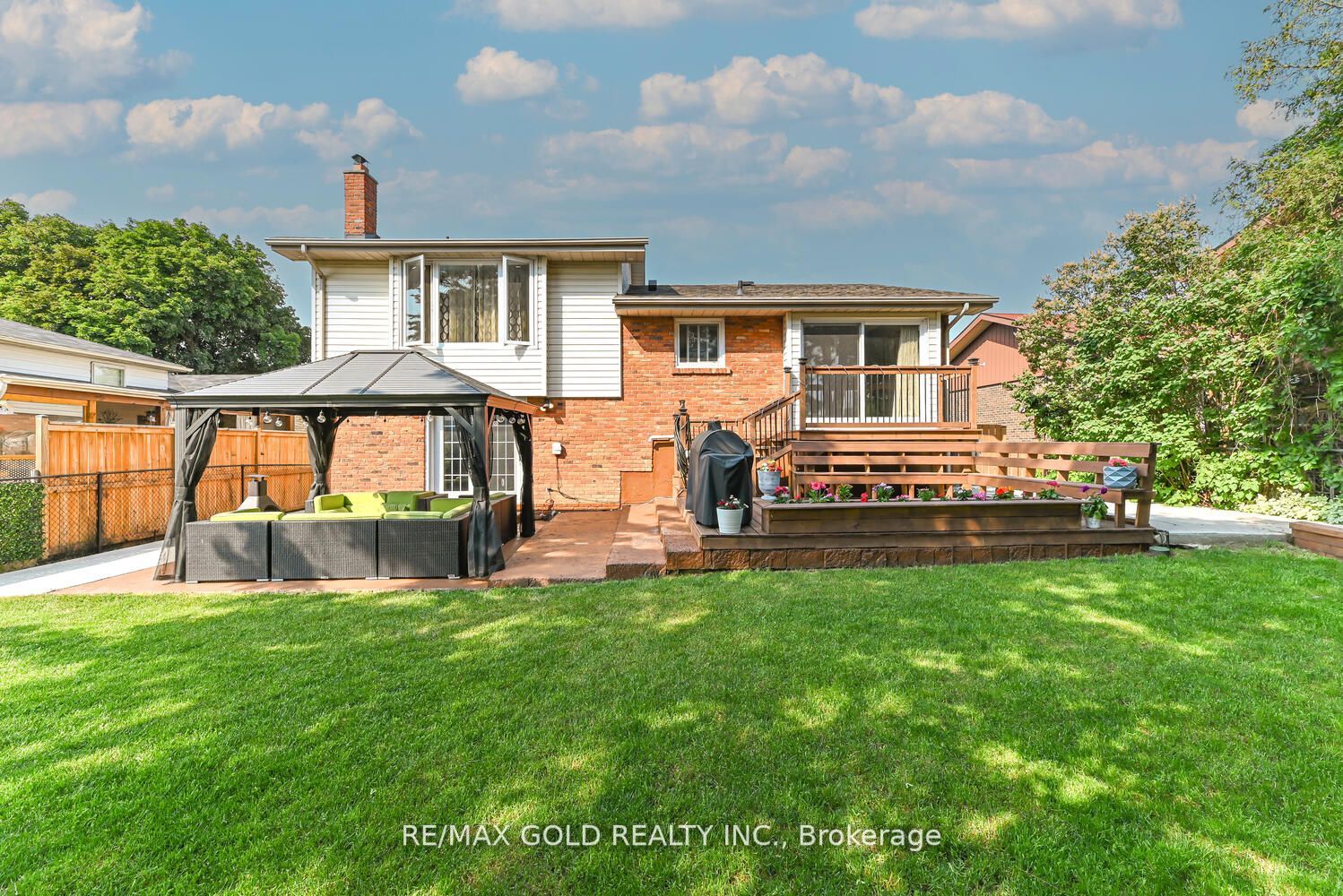 62 Geneva Cres