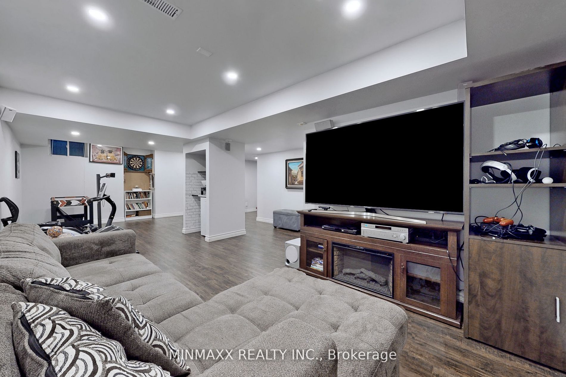 6 Jolana Cres