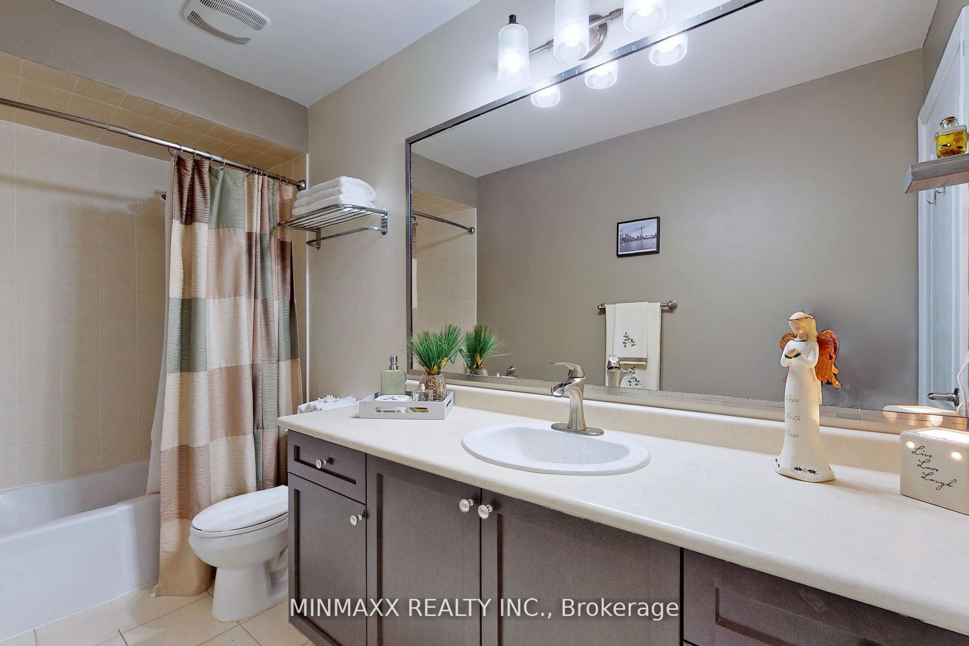 6 Jolana Cres