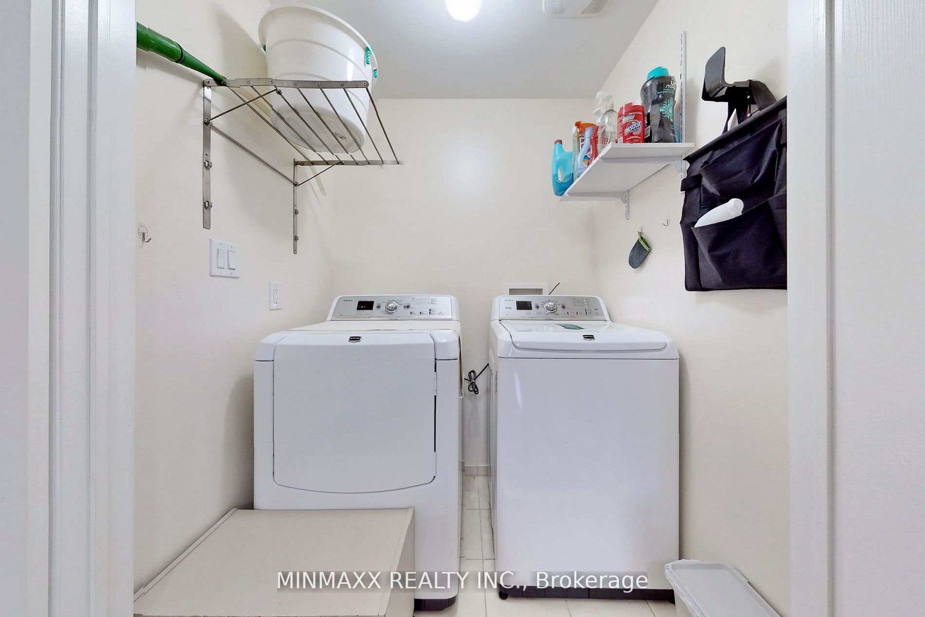 6 Jolana Cres