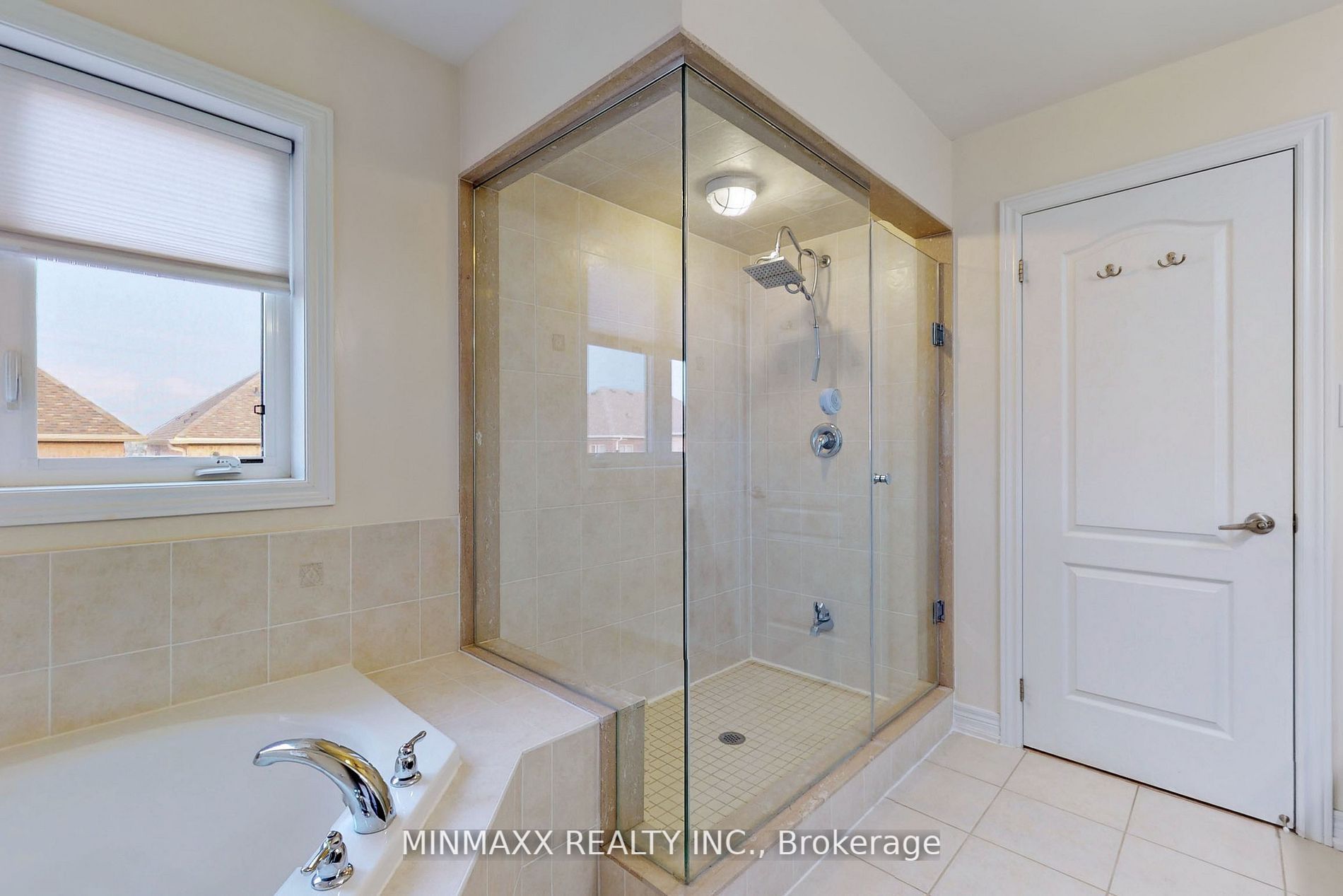 6 Jolana Cres