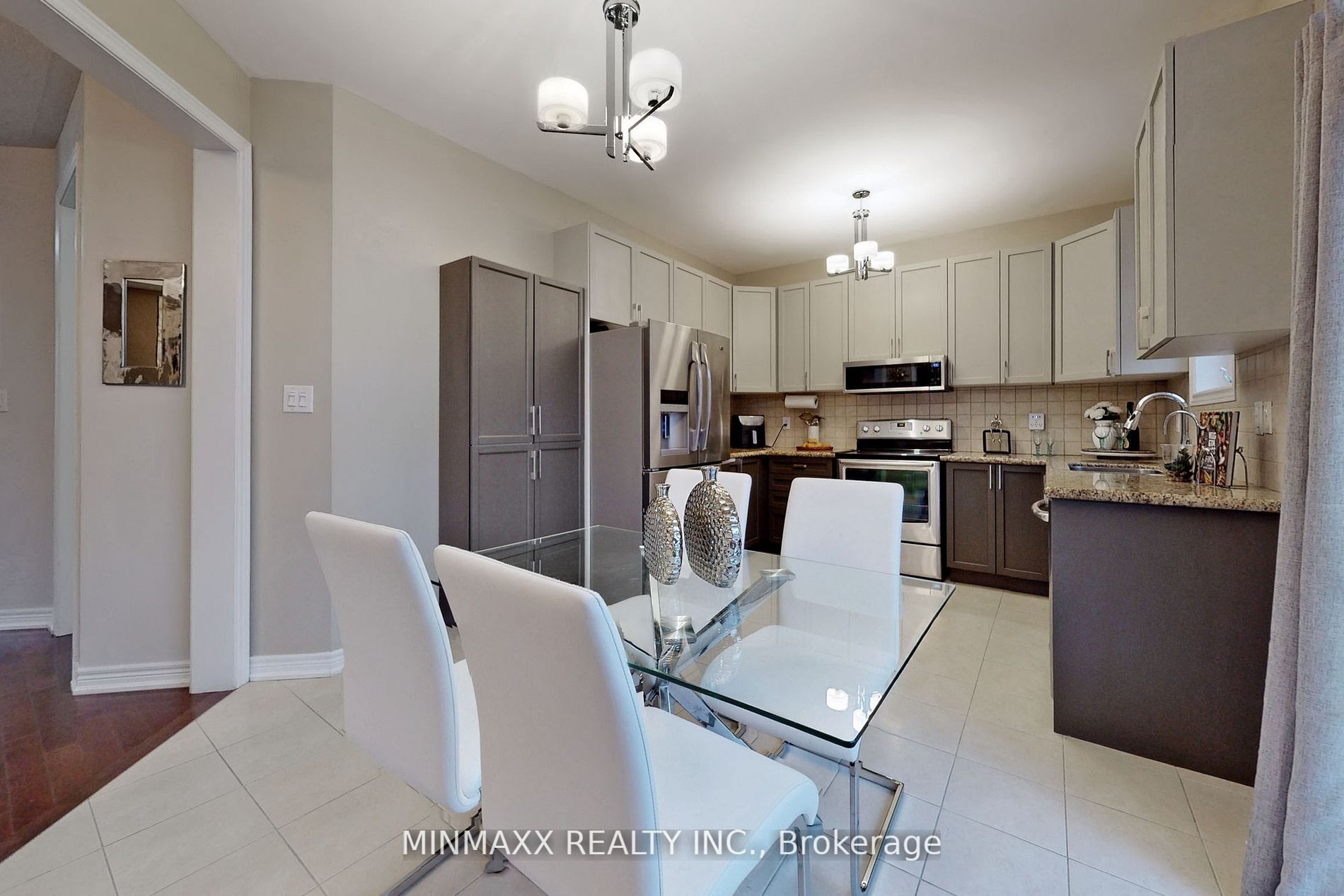 6 Jolana Cres