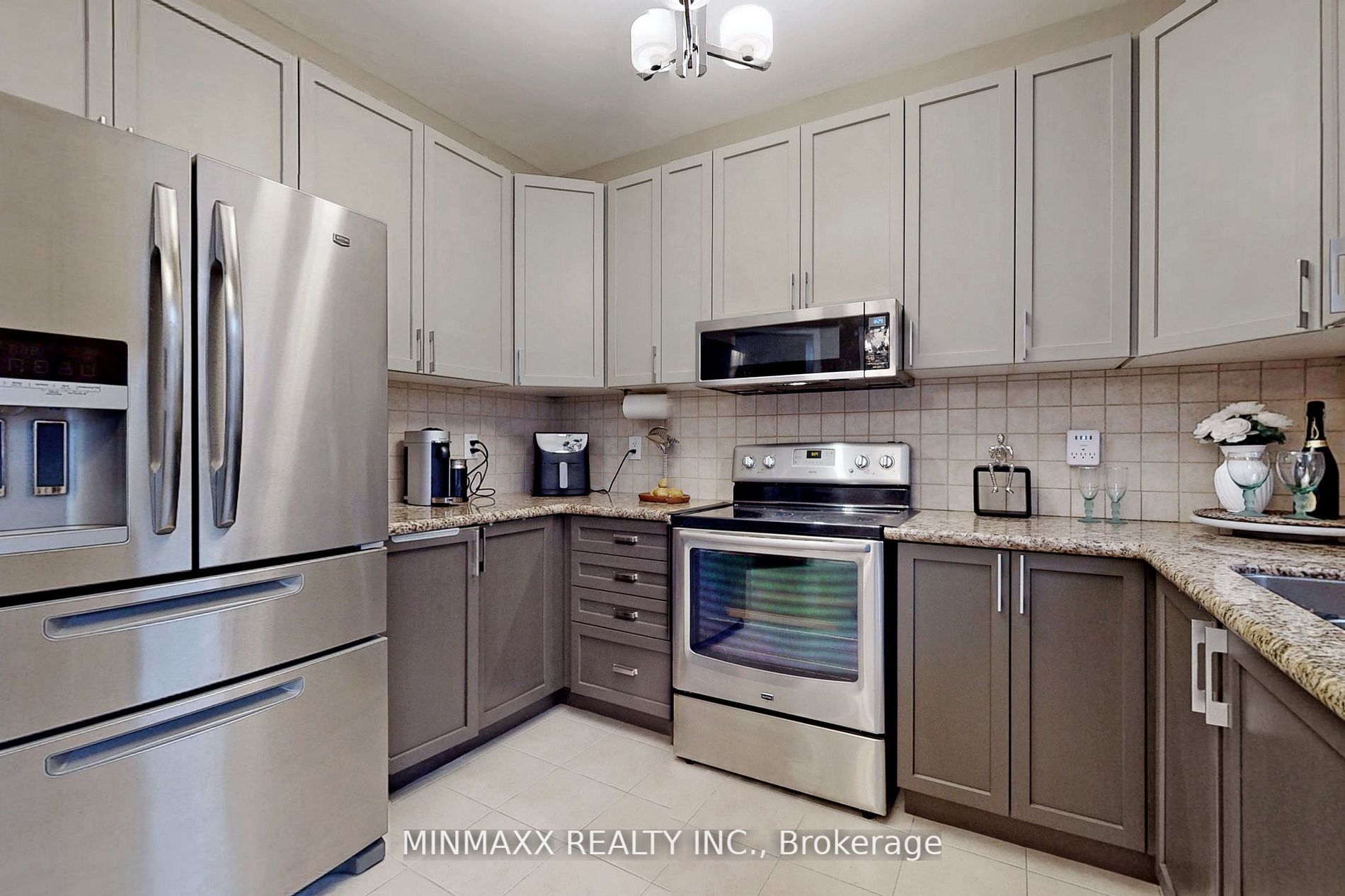 6 Jolana Cres