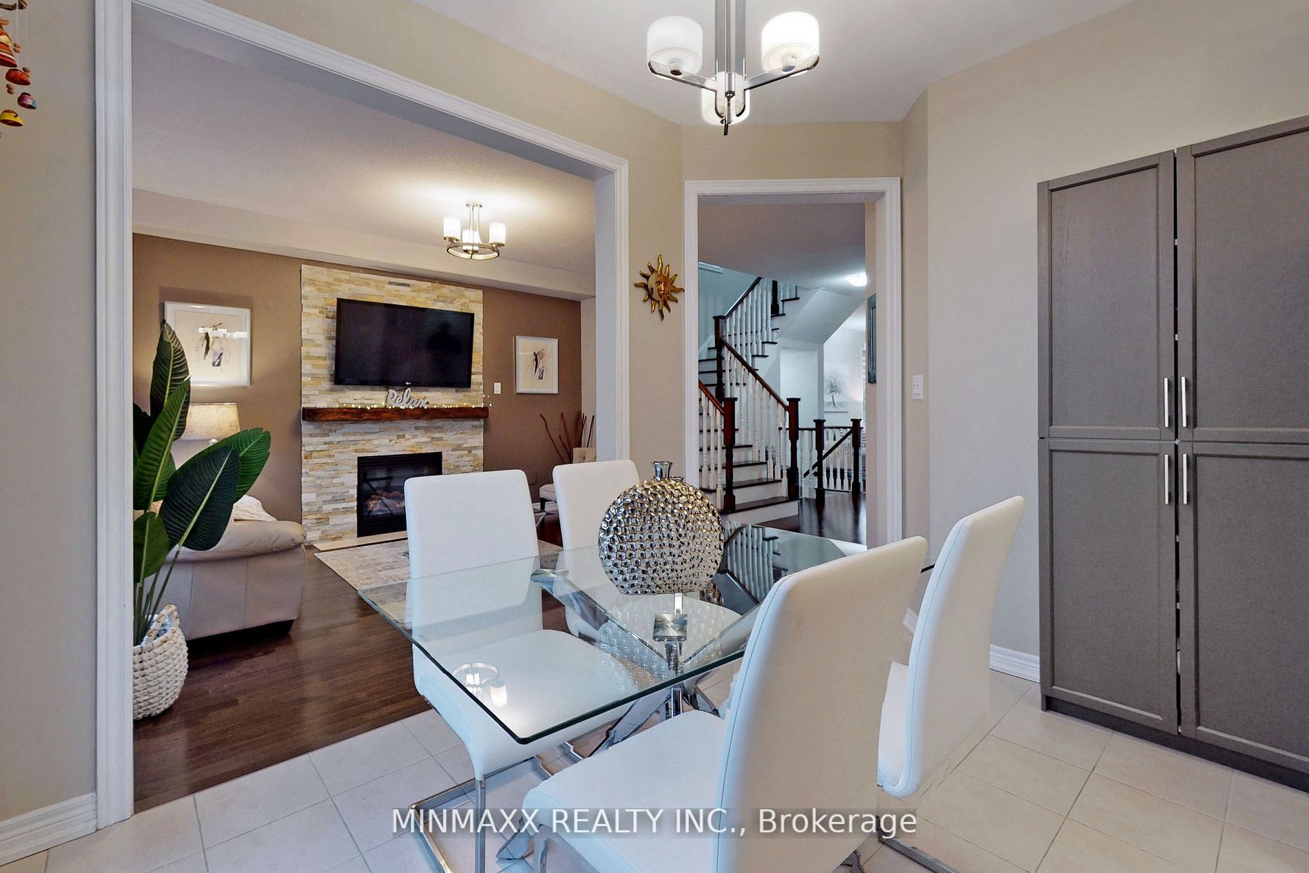 6 Jolana Cres