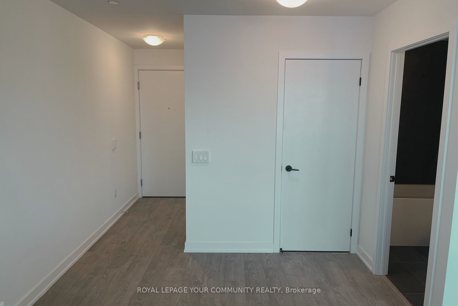 215 Lakeshore Road W, #214