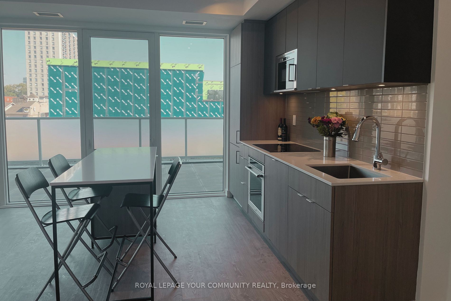 215 Lakeshore Road W, #214
