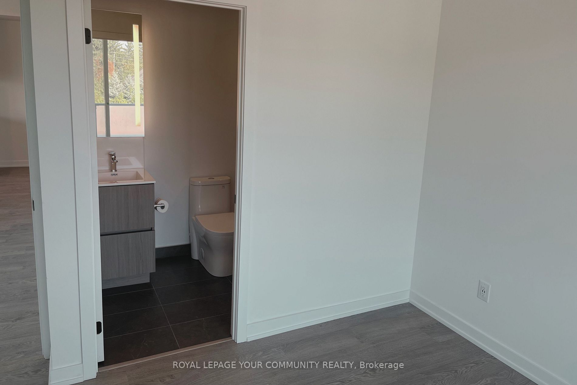 215 Lakeshore Road W, #214