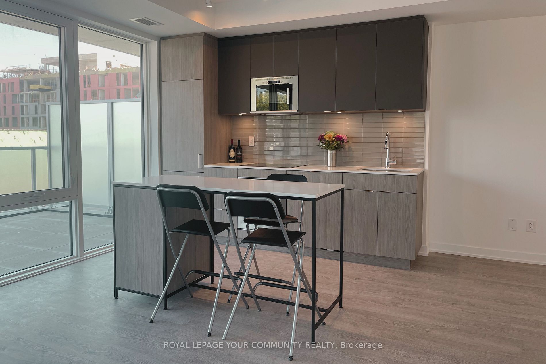 215 Lakeshore Road W, #214