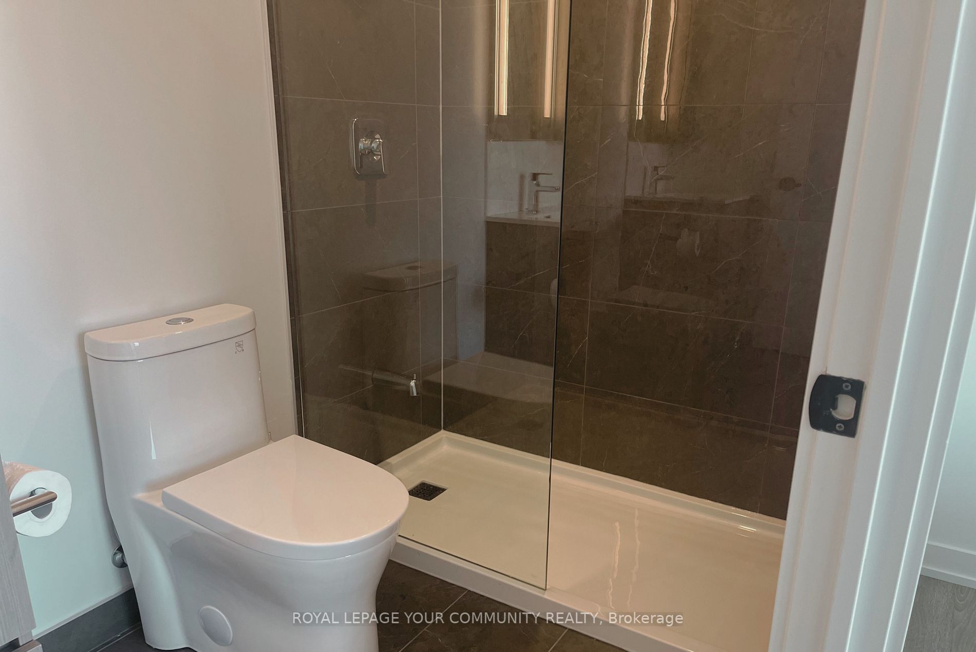 215 Lakeshore Road W, #214