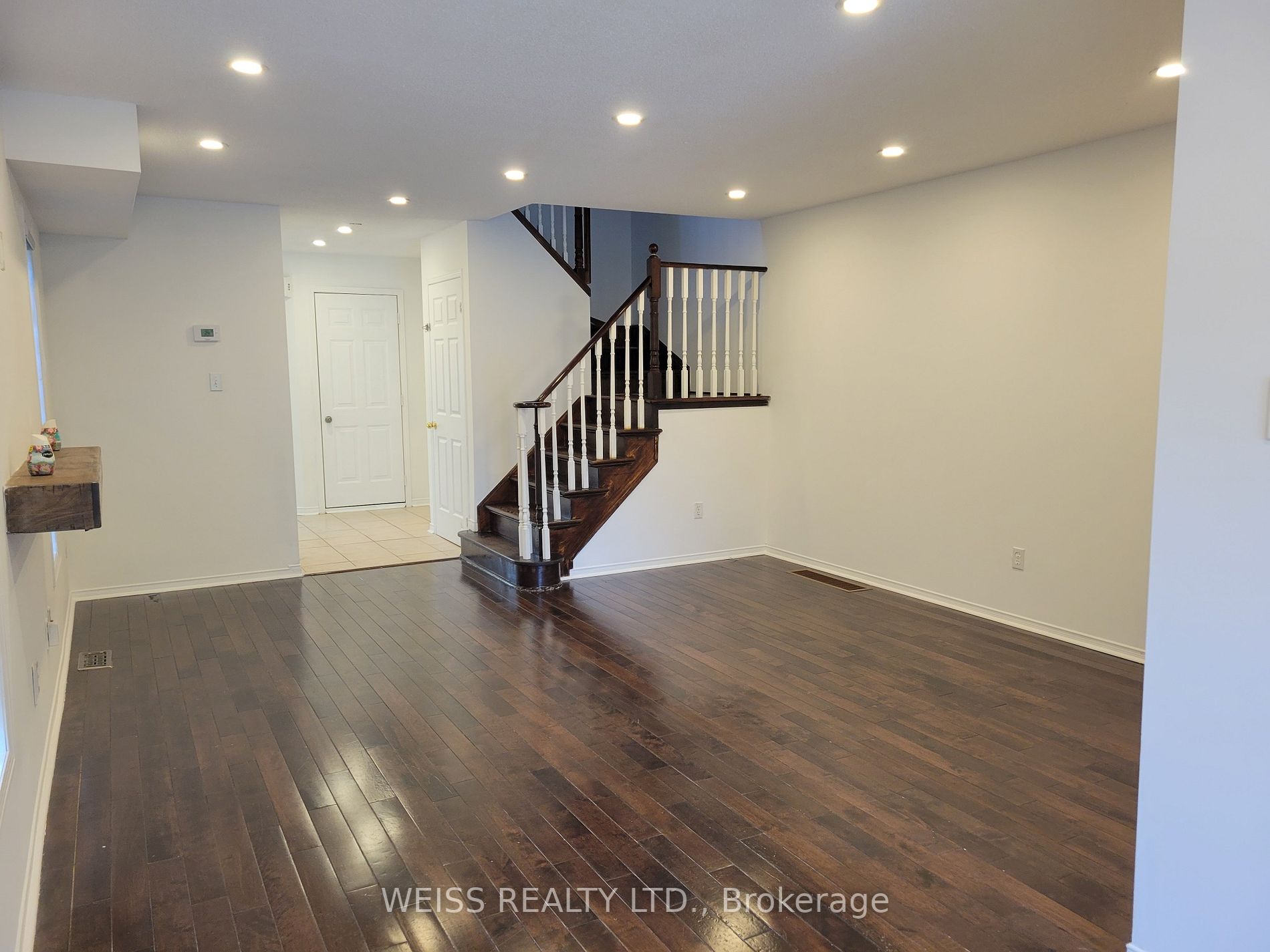 1068 Foxglove Pl