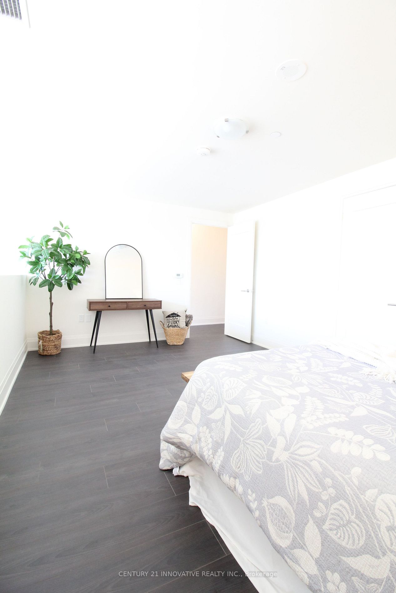 509 Dundas Street W, #102
