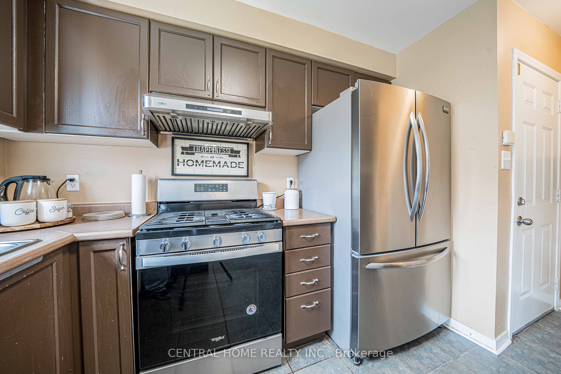 90 Tideland Dr