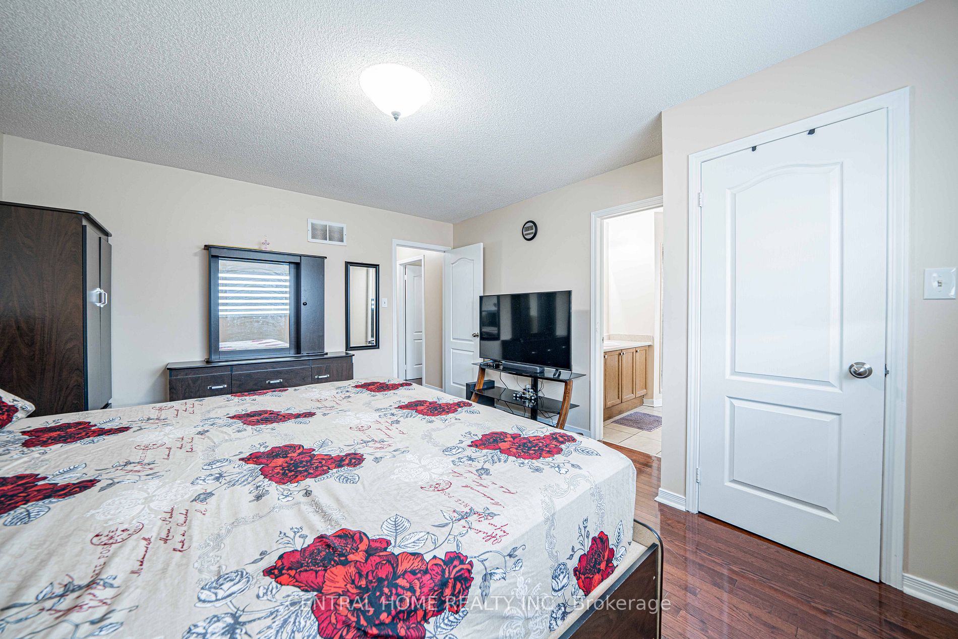 90 Tideland Dr