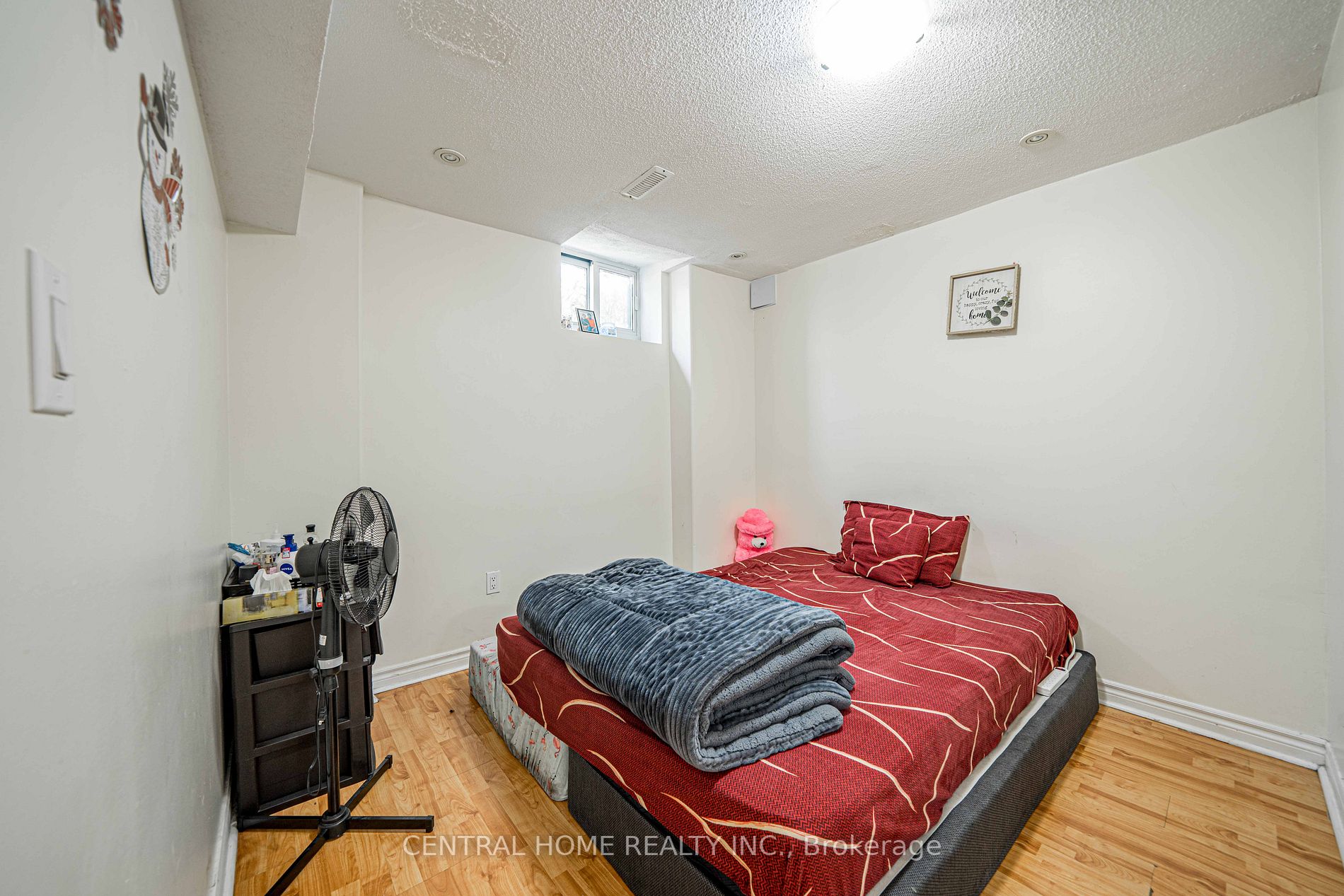 90 Tideland Dr