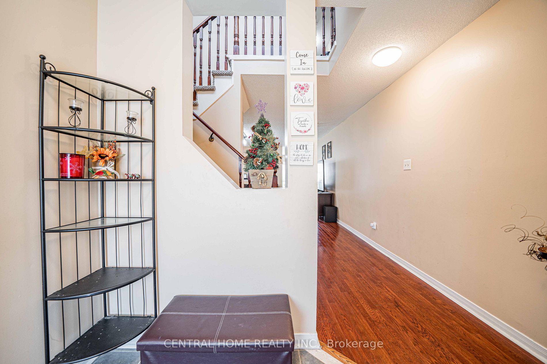 90 Tideland Dr