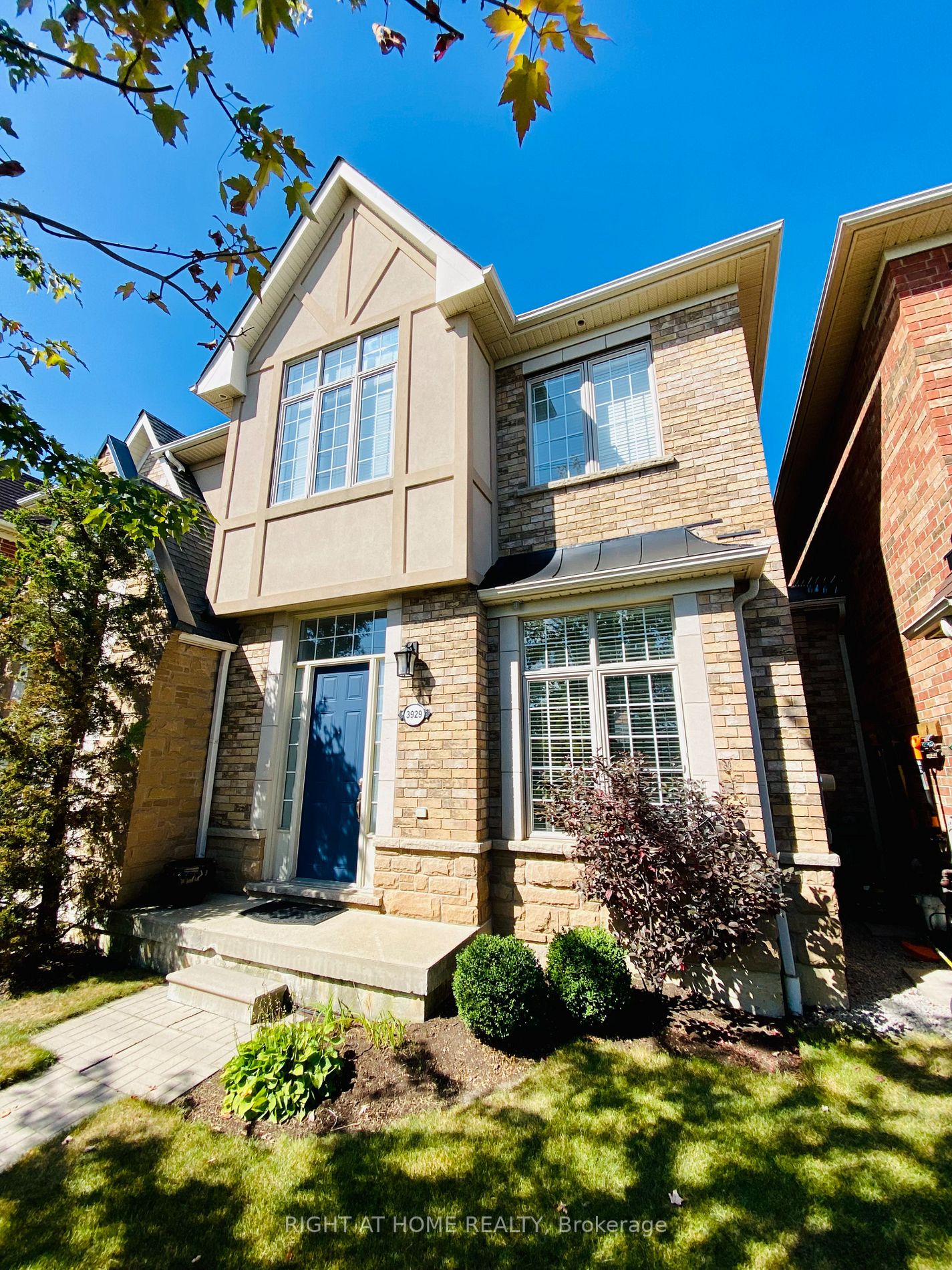 3929 Eglinton Ave W