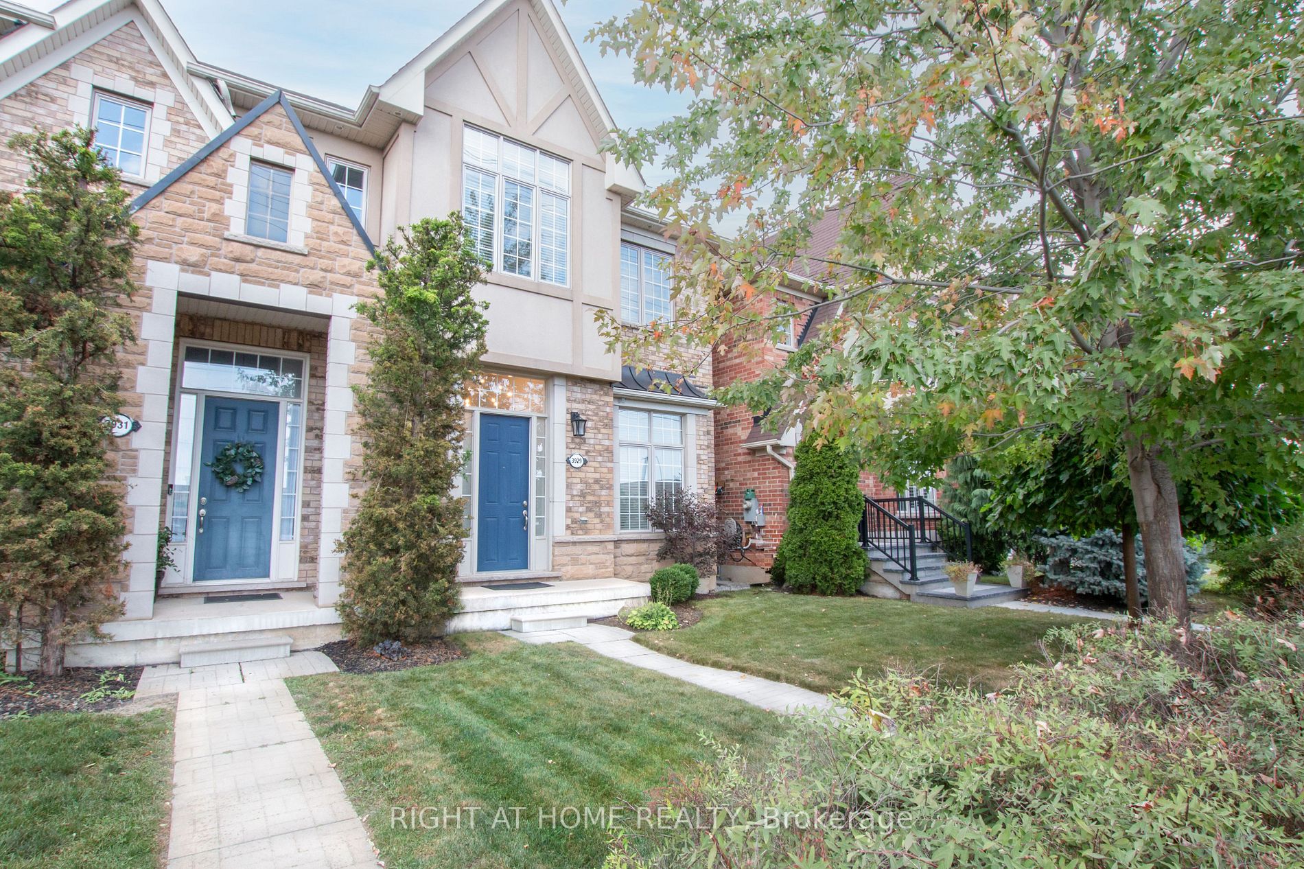 3929 Eglinton Ave W