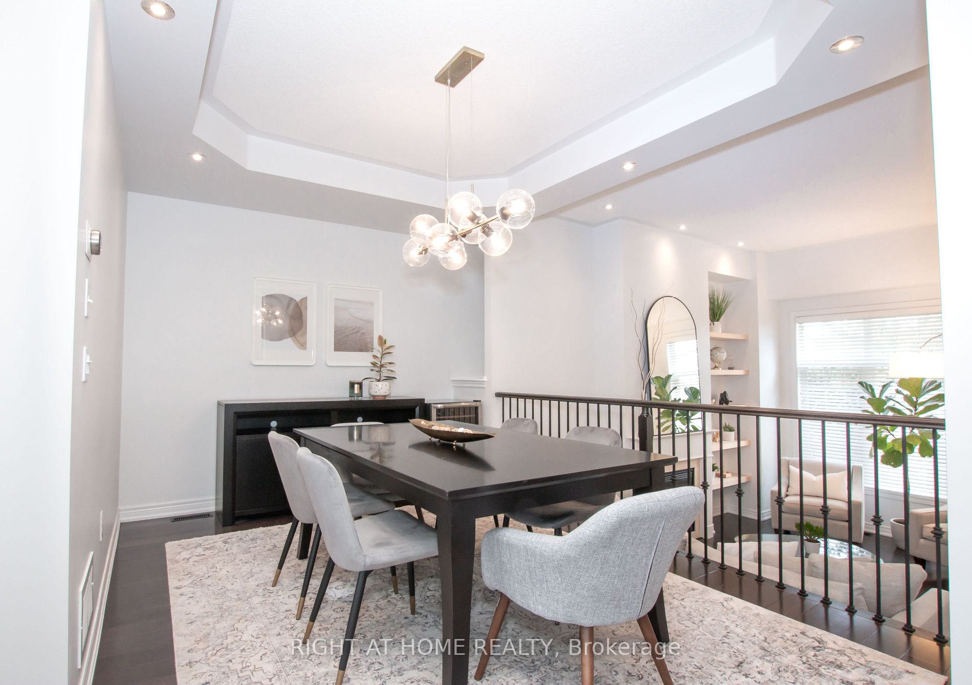 3929 Eglinton Ave W