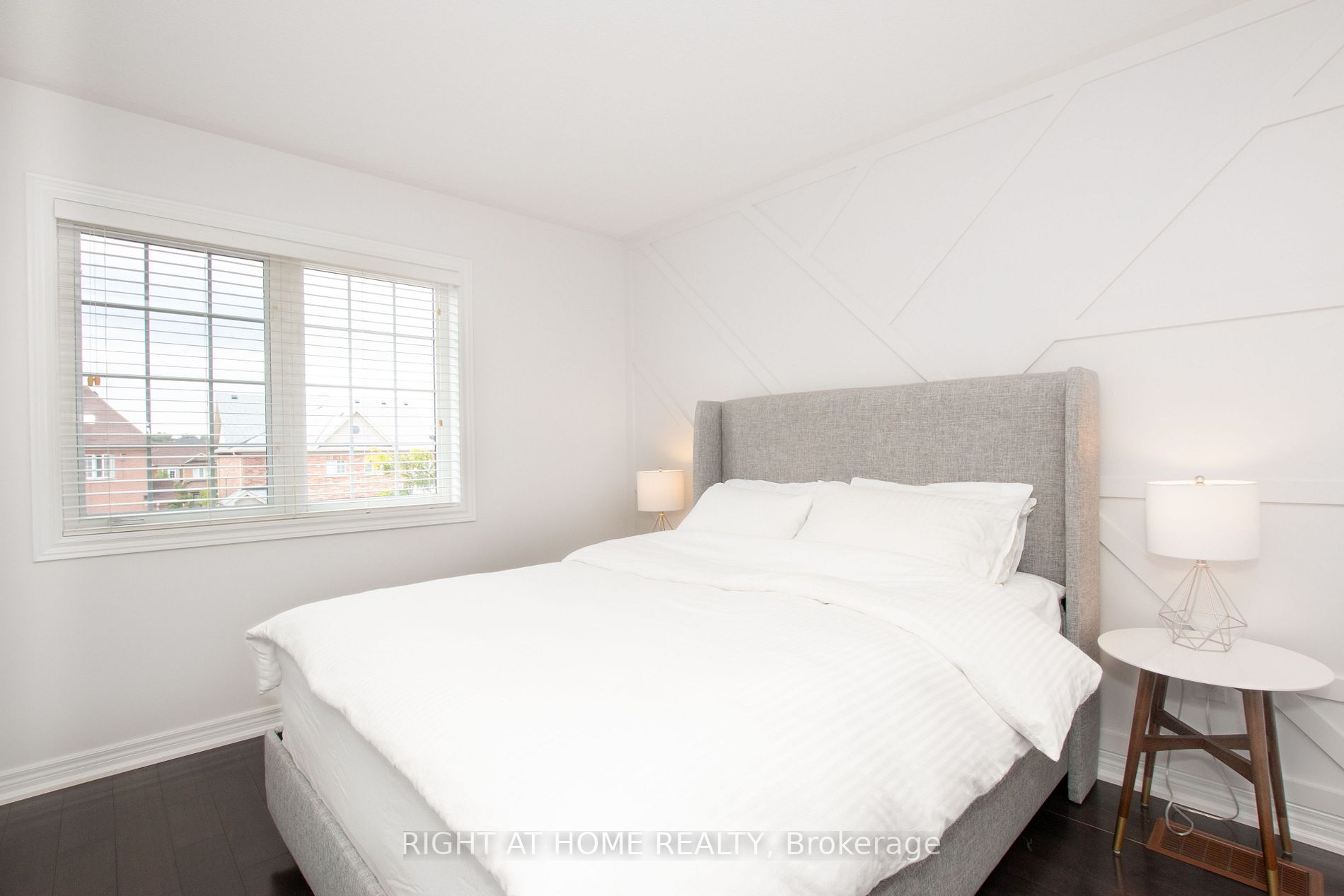 3929 Eglinton Ave W