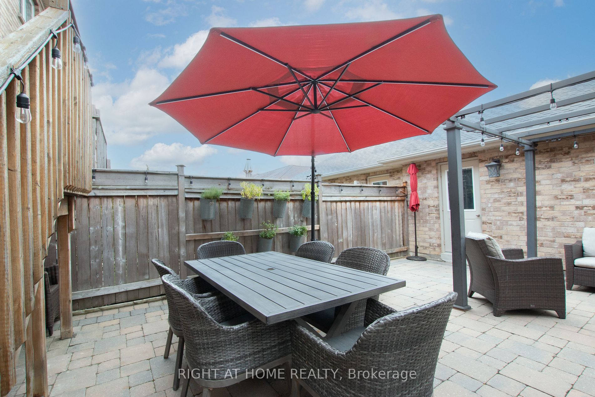 3929 Eglinton Ave W