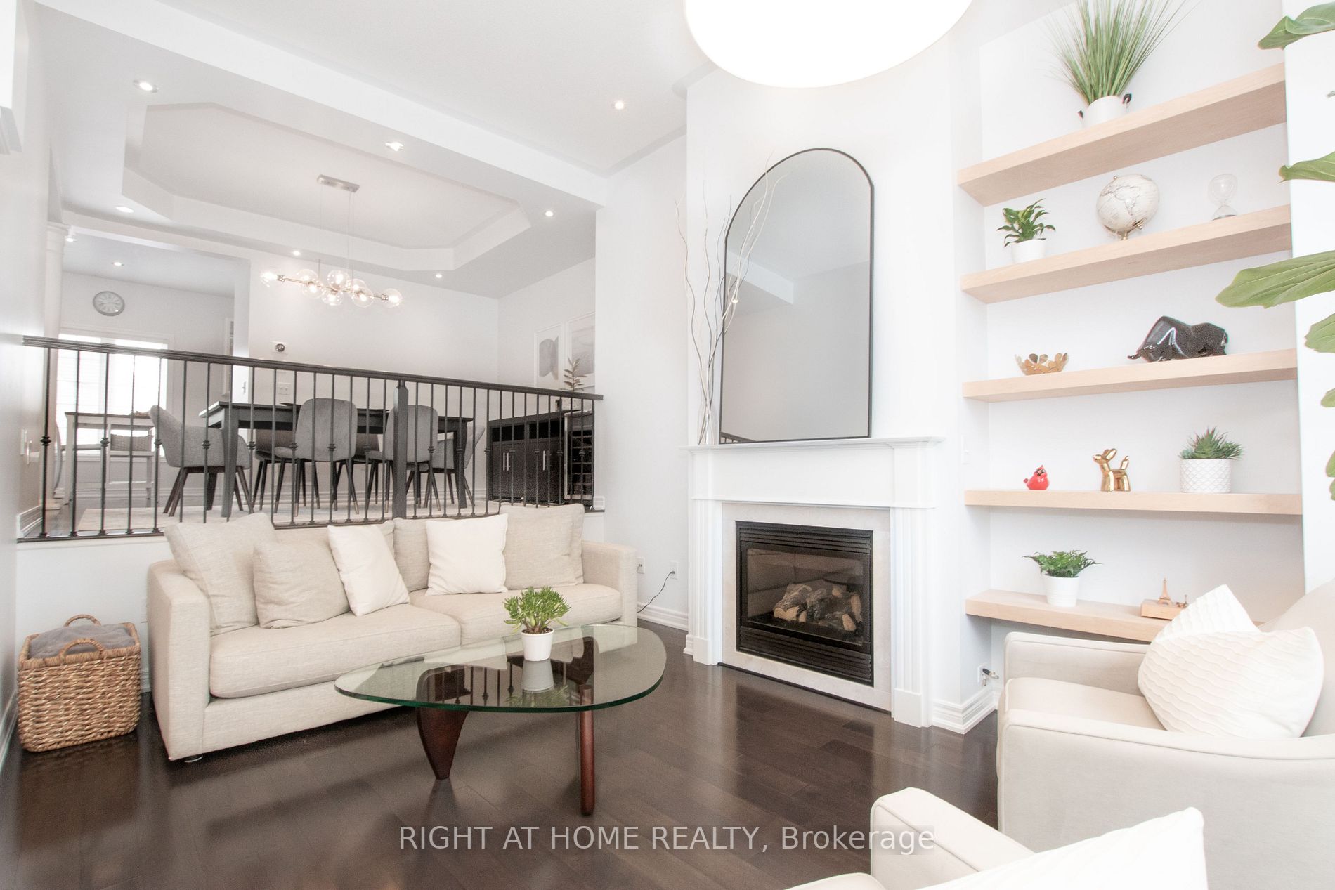 3929 Eglinton Ave W