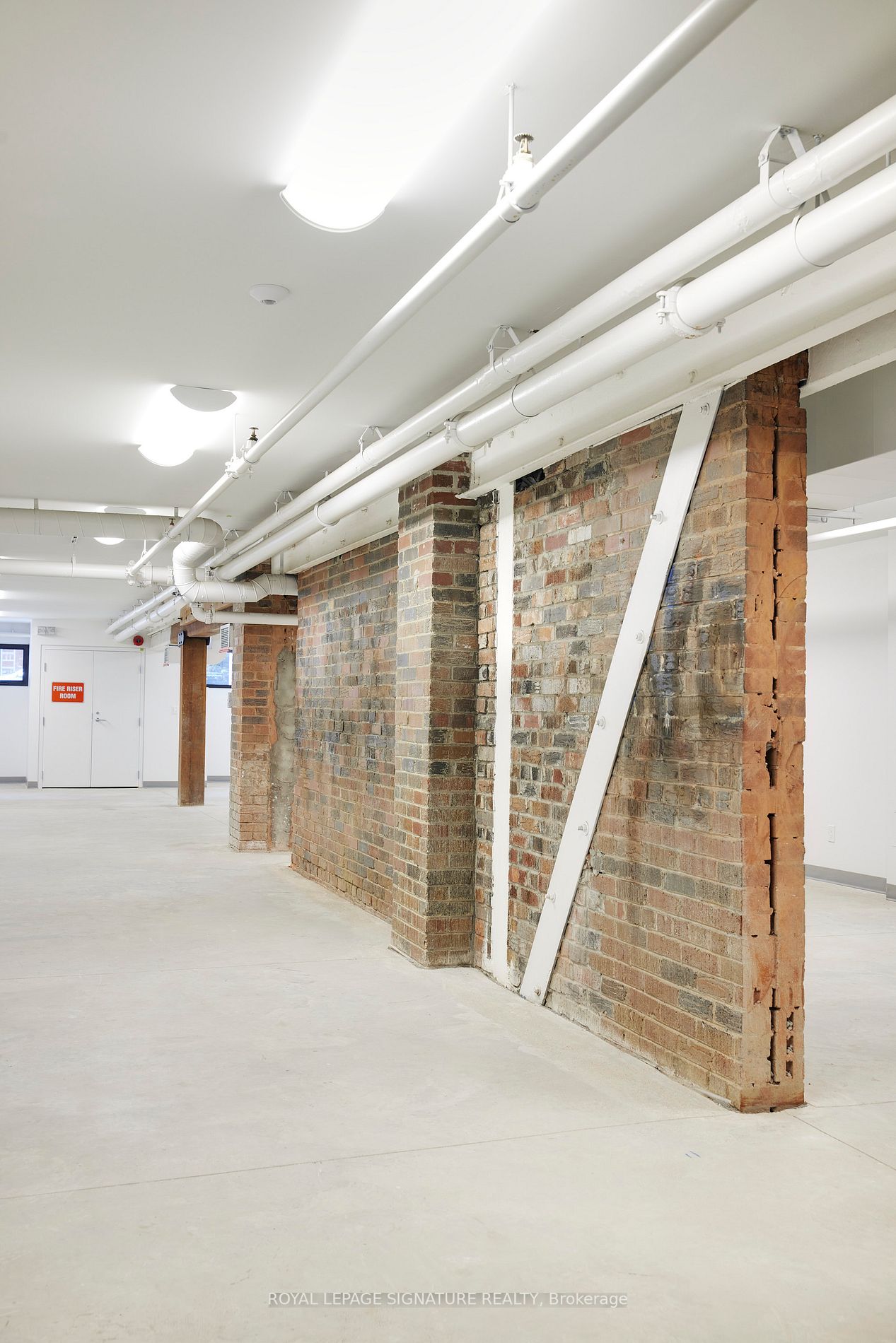 2738 Dundas St W