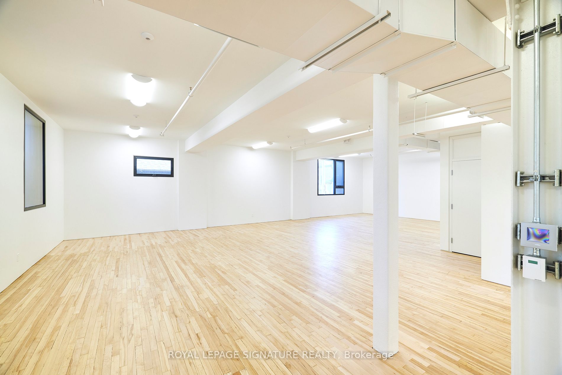 2738 Dundas St W