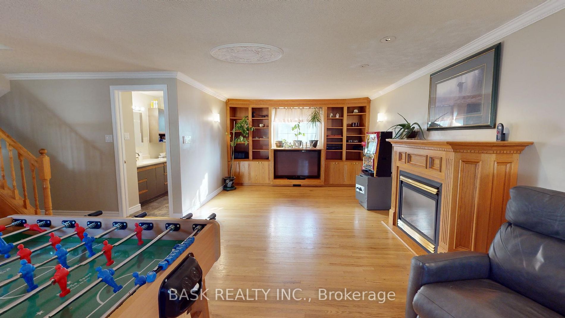 1 Geneva Crescent