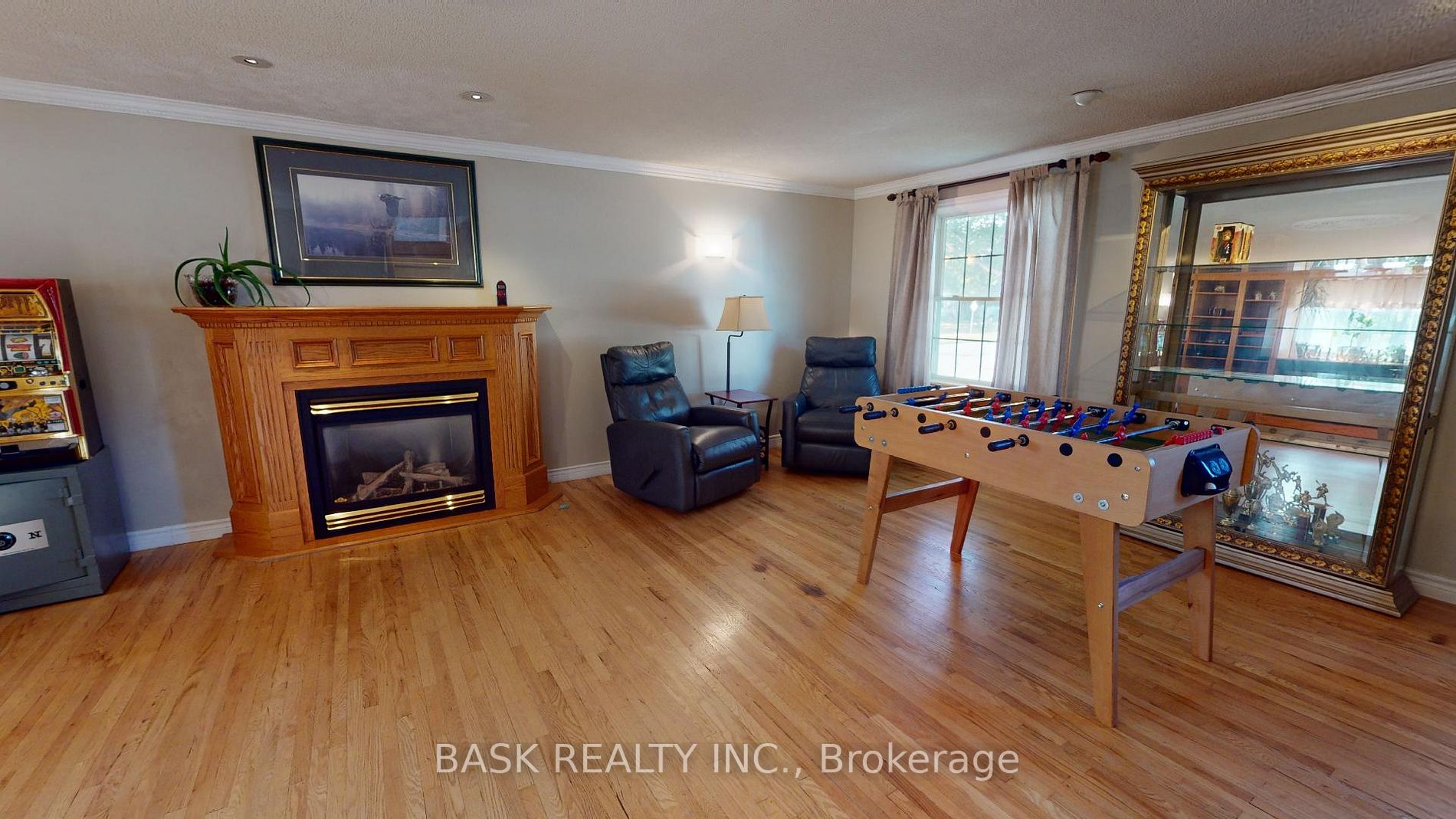 1 Geneva Crescent