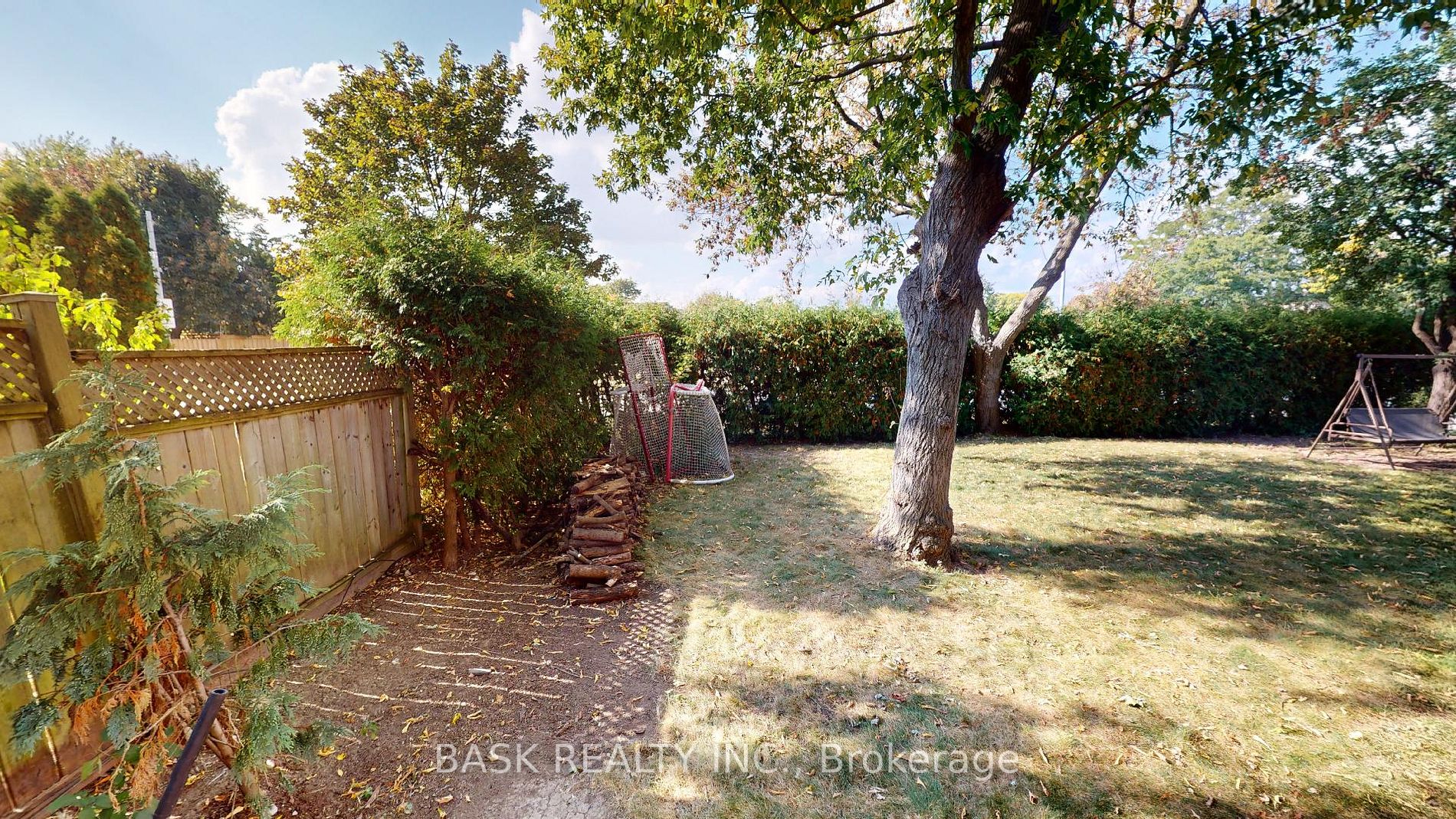 1 Geneva Crescent