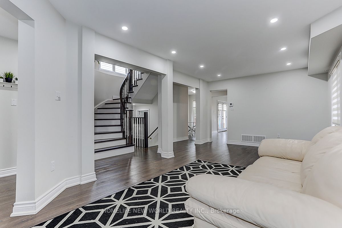 2844 Galleon Cres