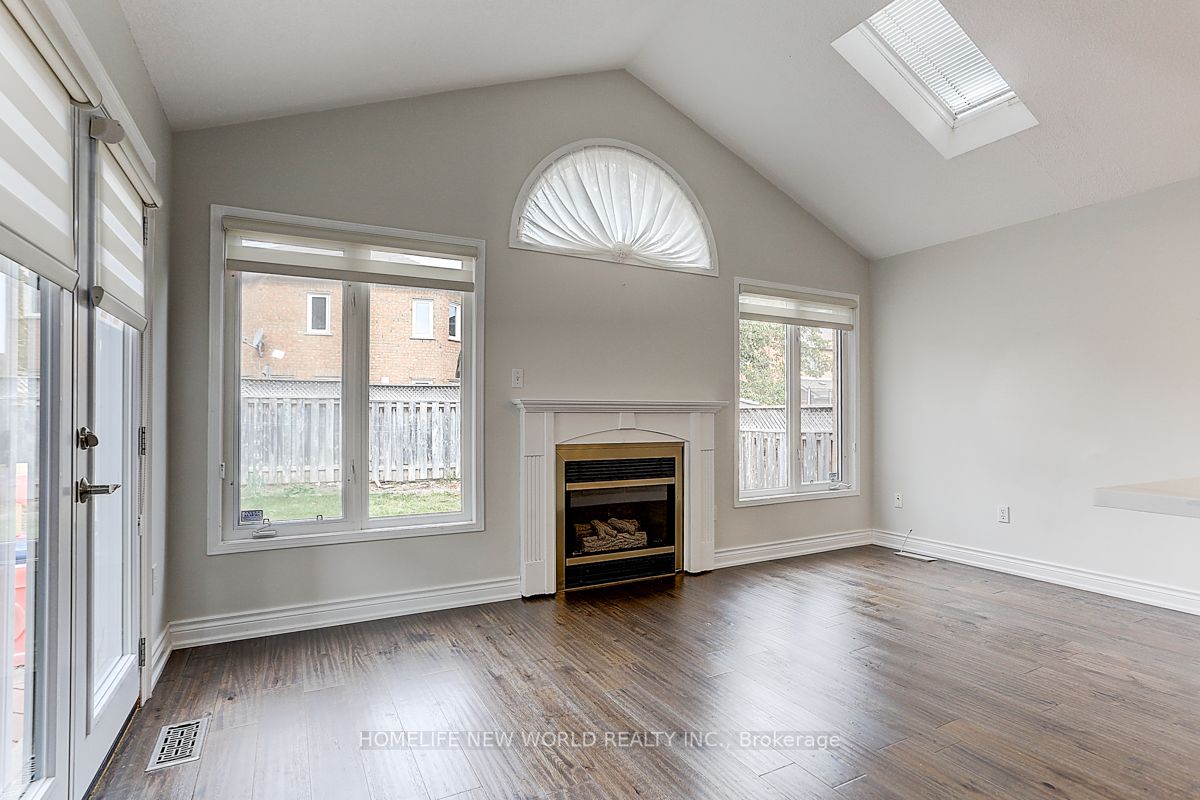 2844 Galleon Cres
