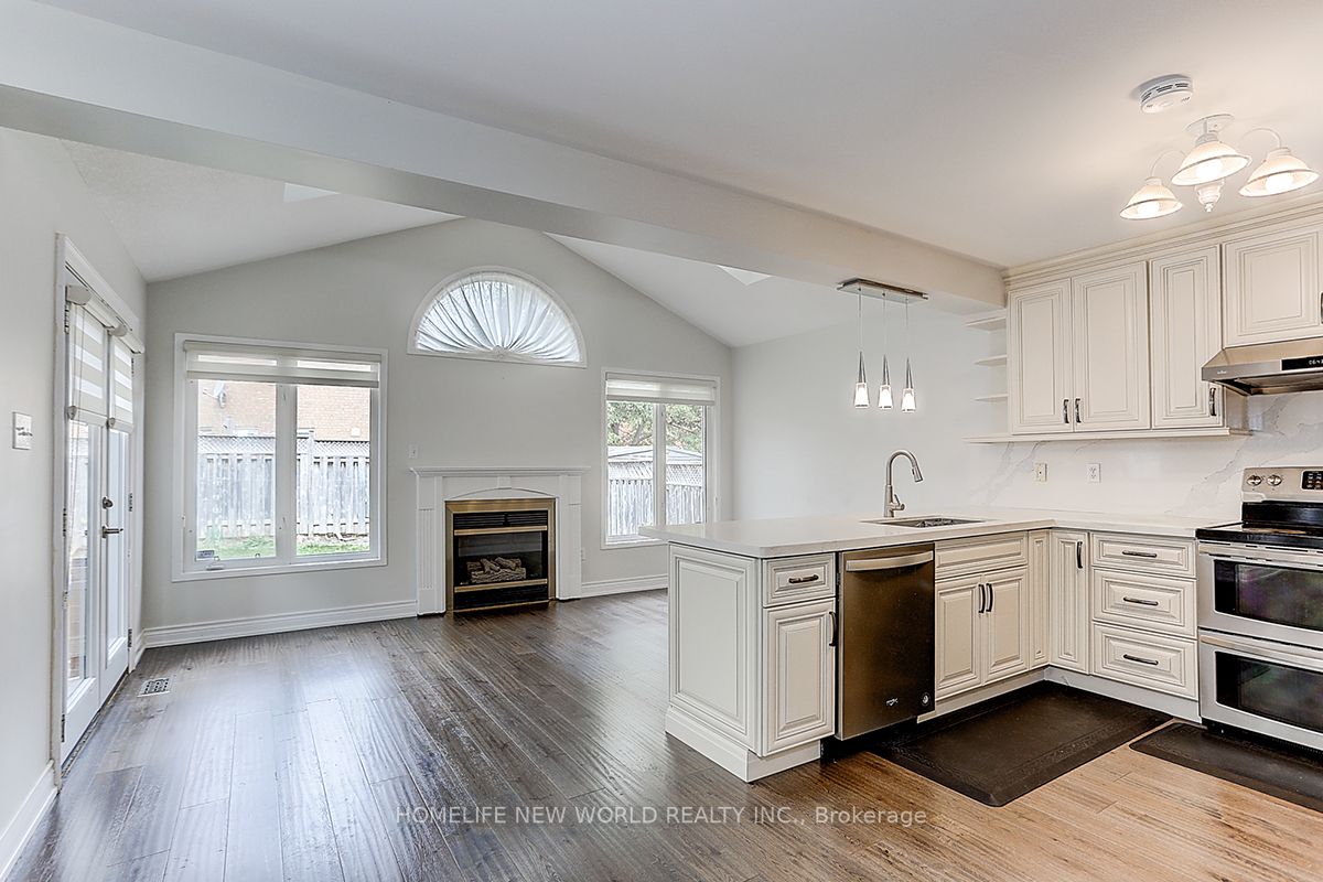 2844 Galleon Cres