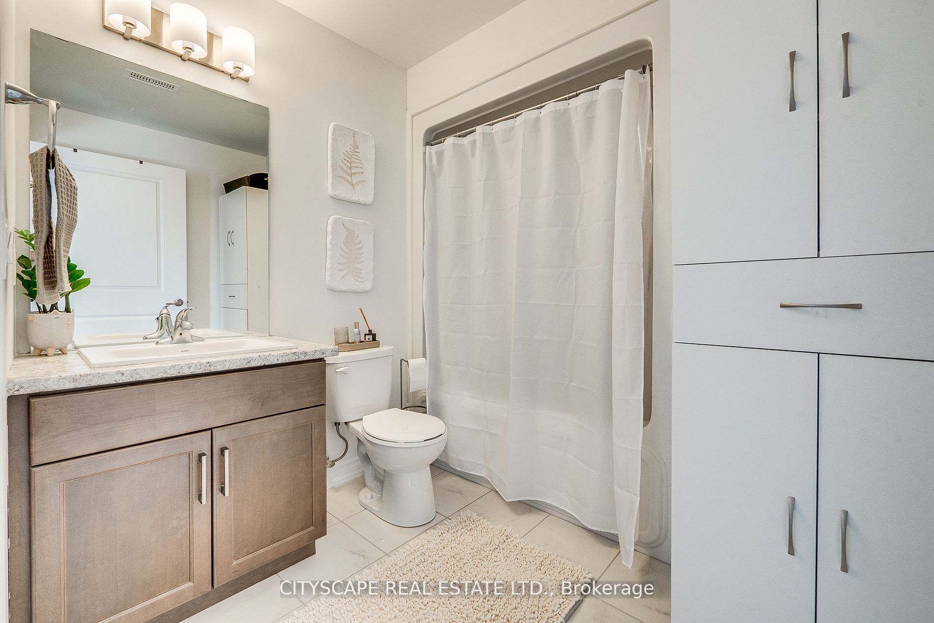 640 Sauve Street, #204