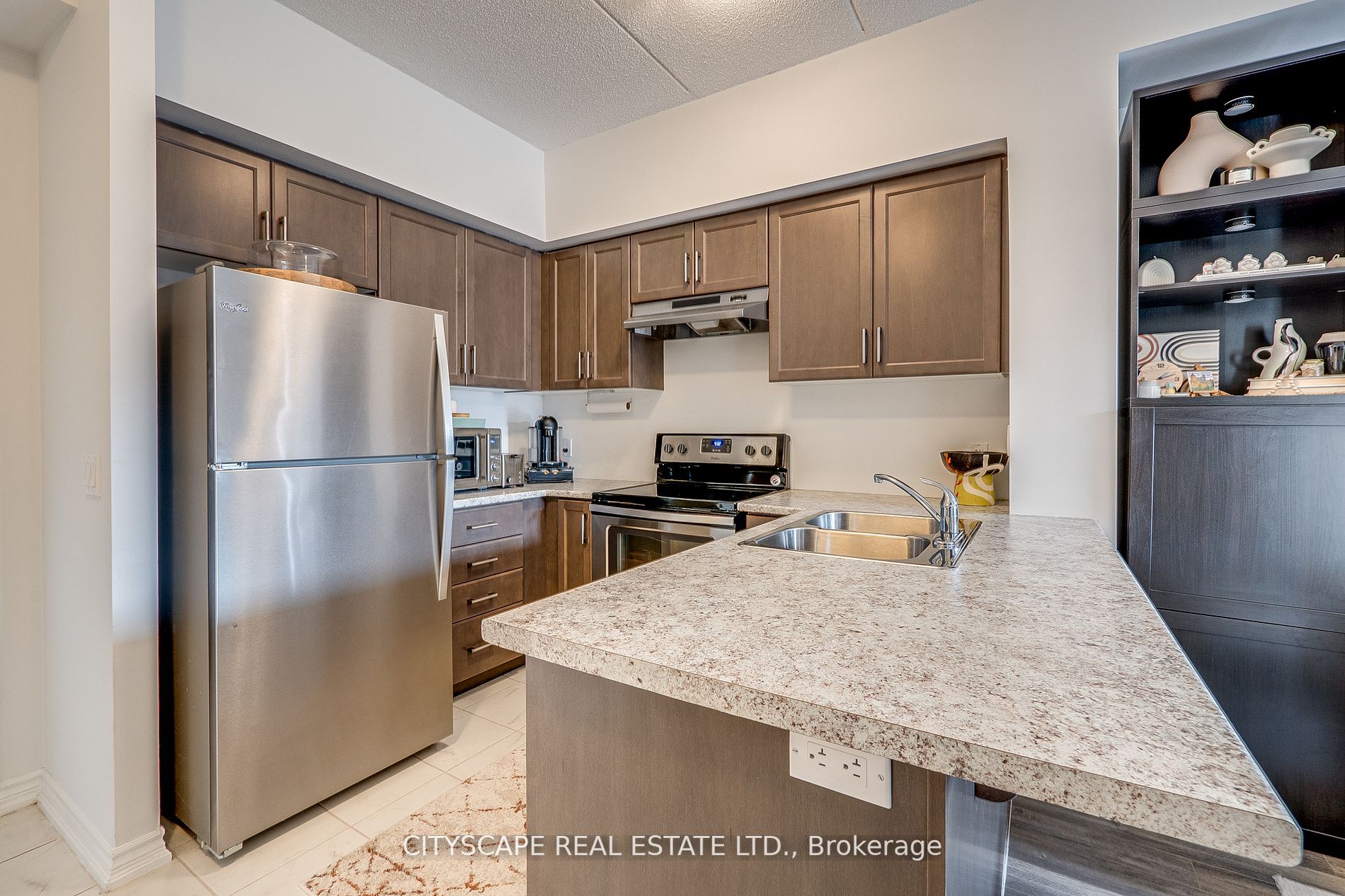 640 Sauve Street, #204